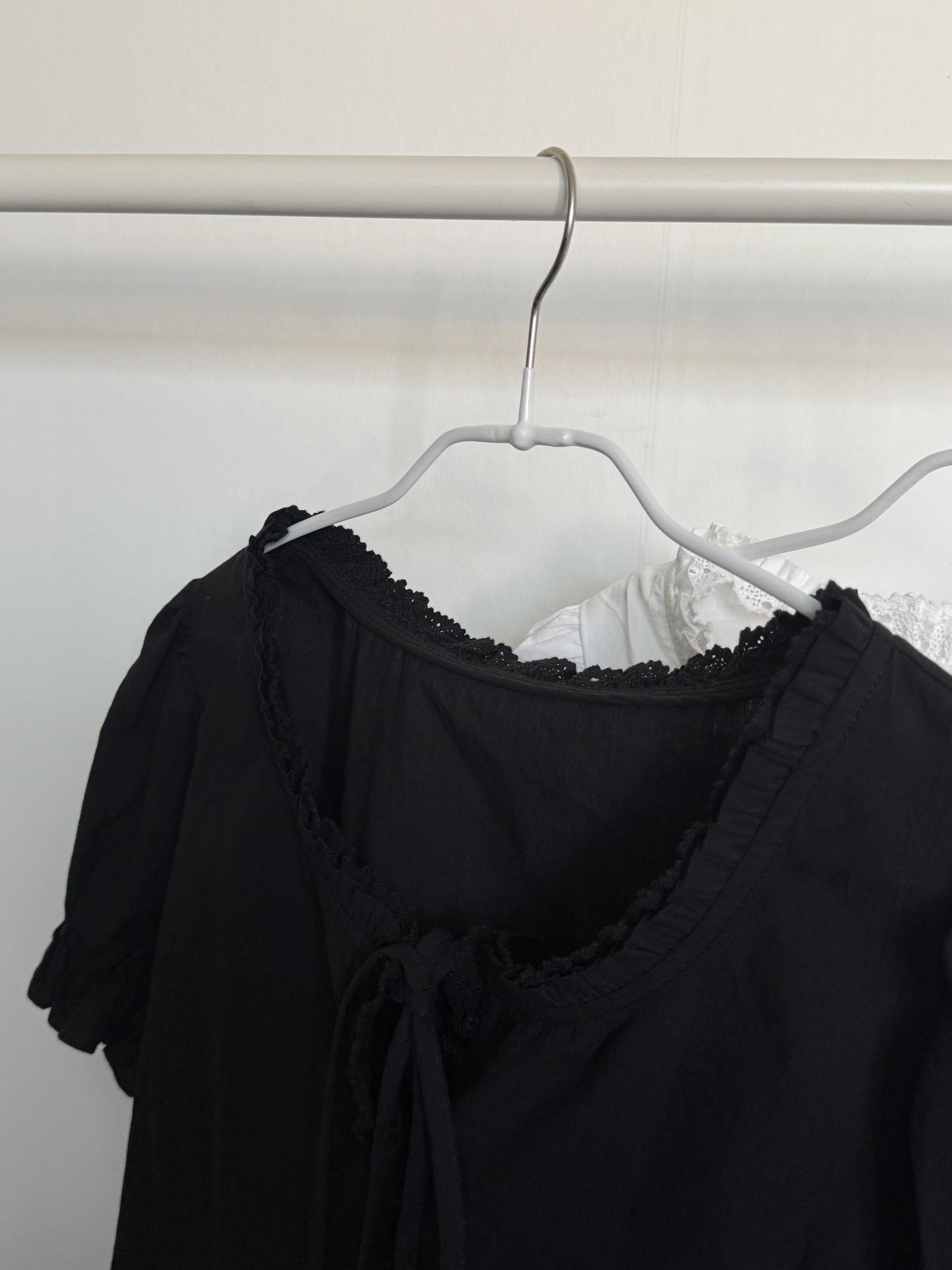joy lace blouse (white/black)