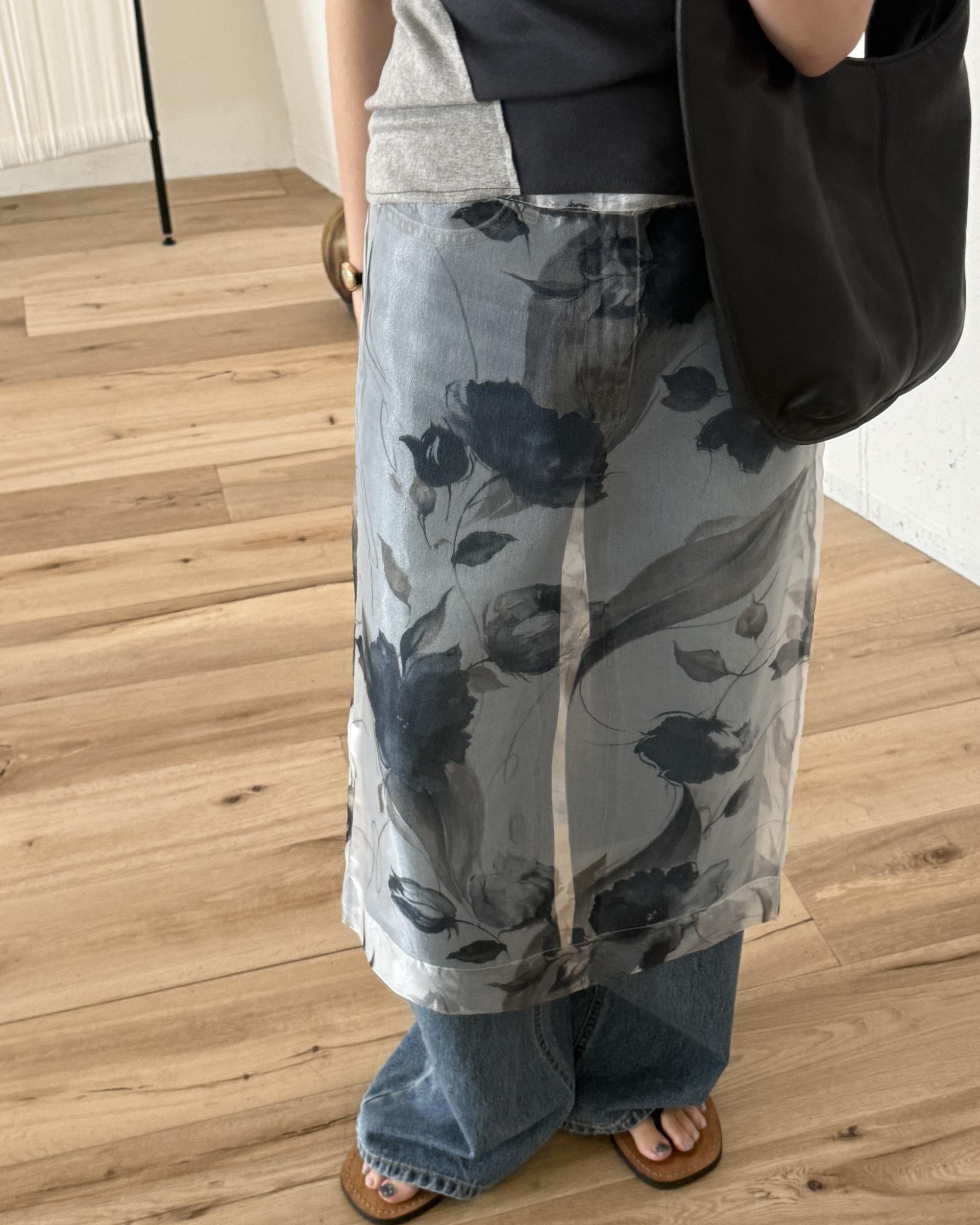 see layered skirt (grey/beige)