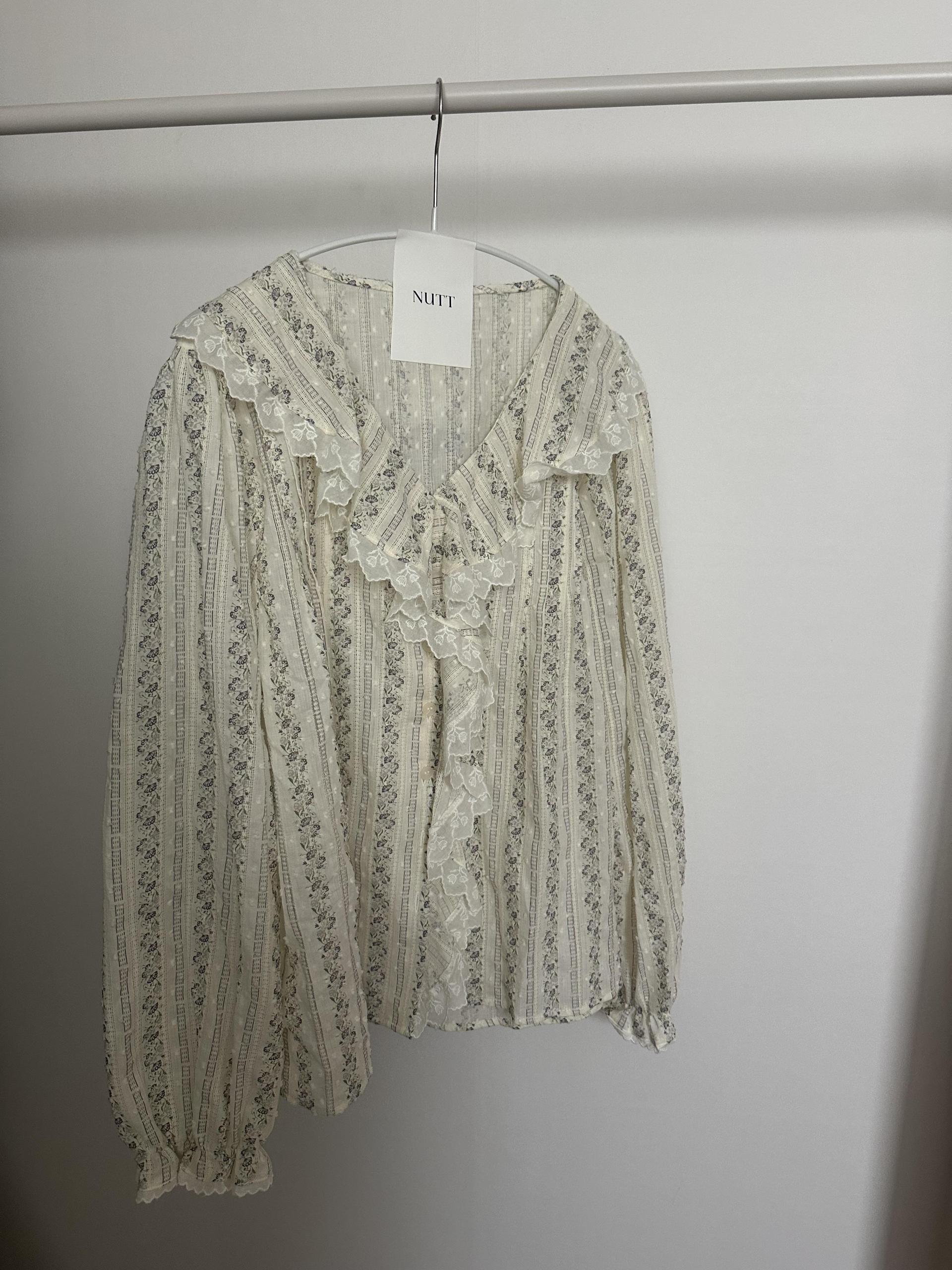 cottage ruffle lace blouse (flower)