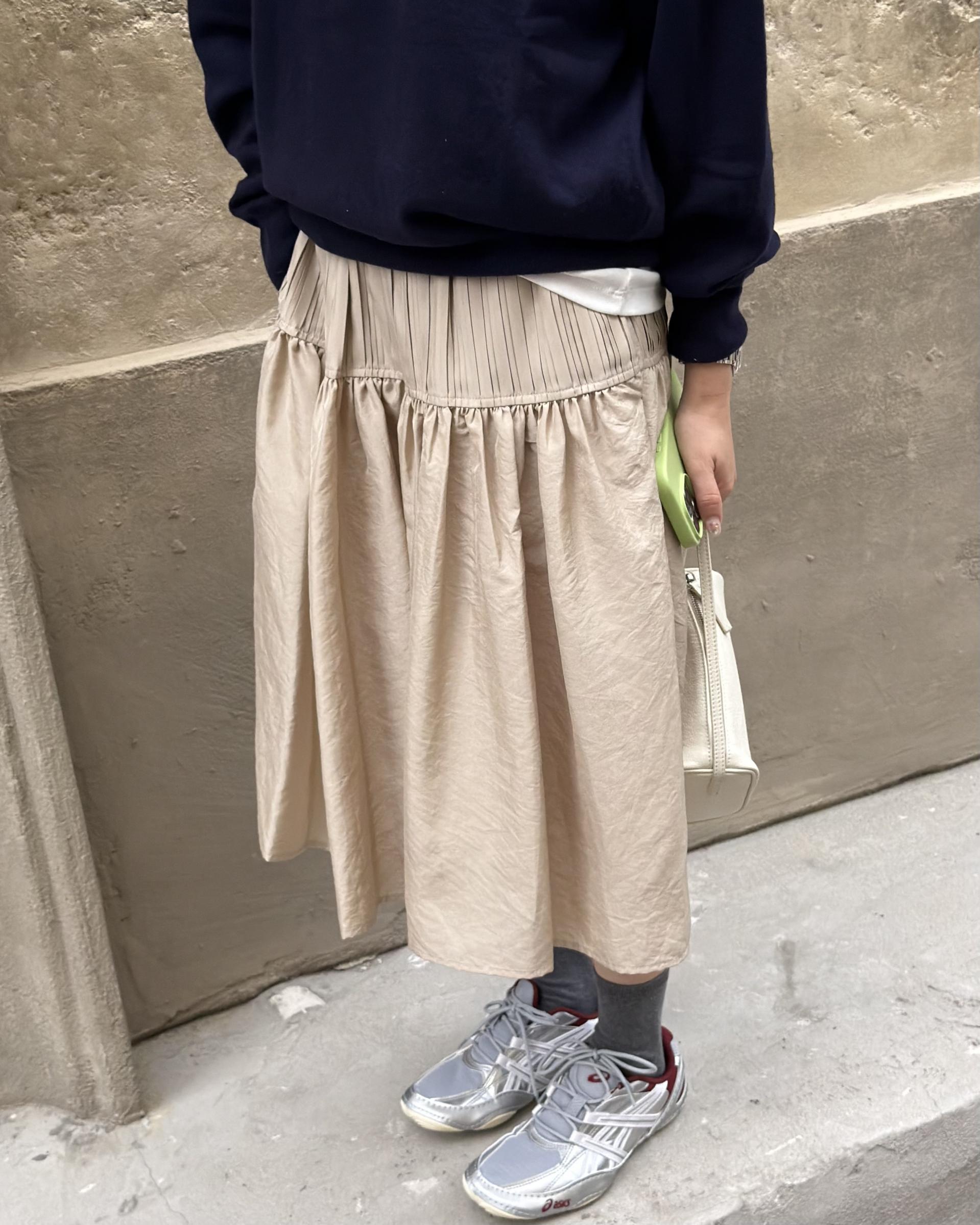 marge pintuck skirt (milk beige/charcoal)