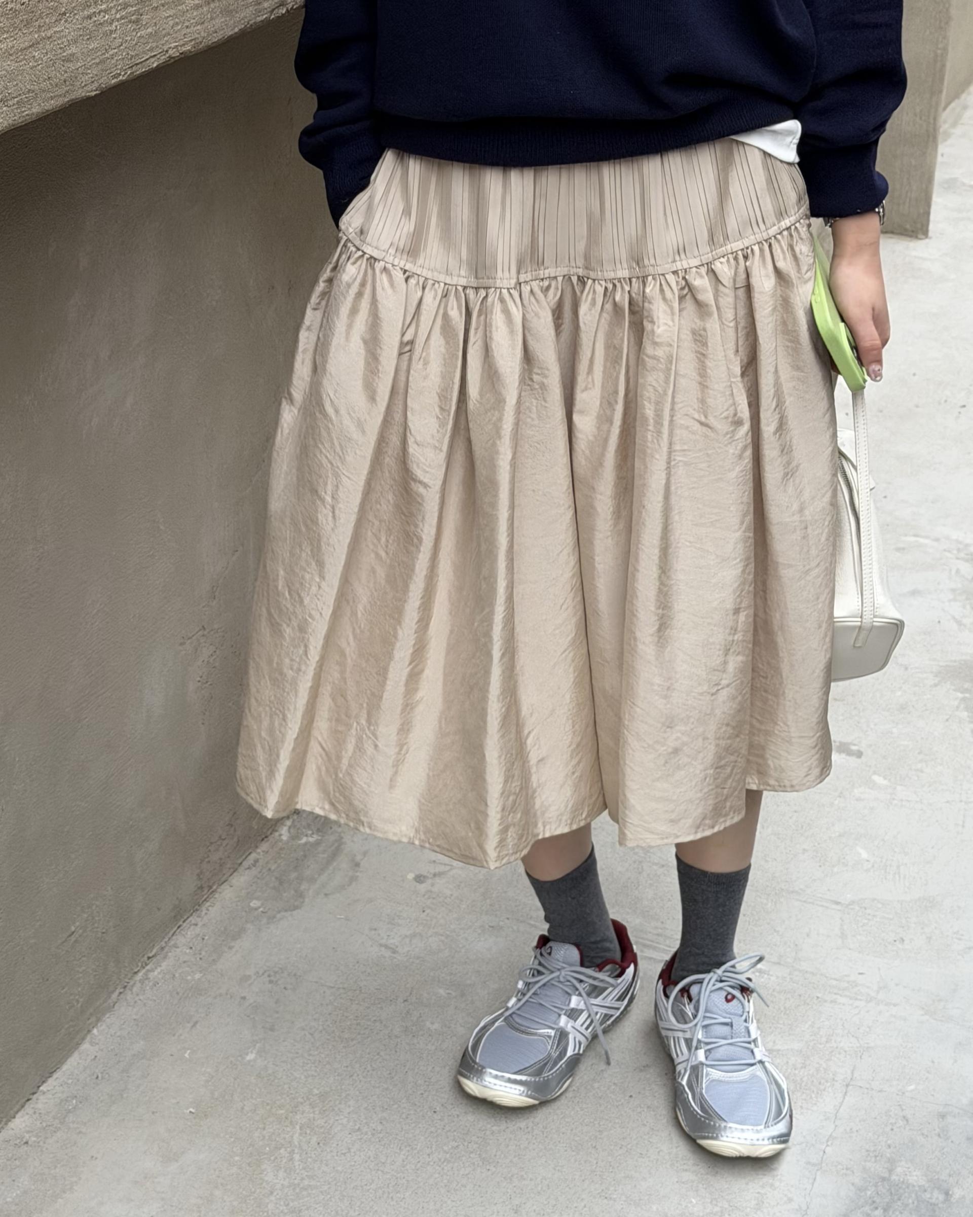 marge pintuck skirt (milk beige/charcoal)