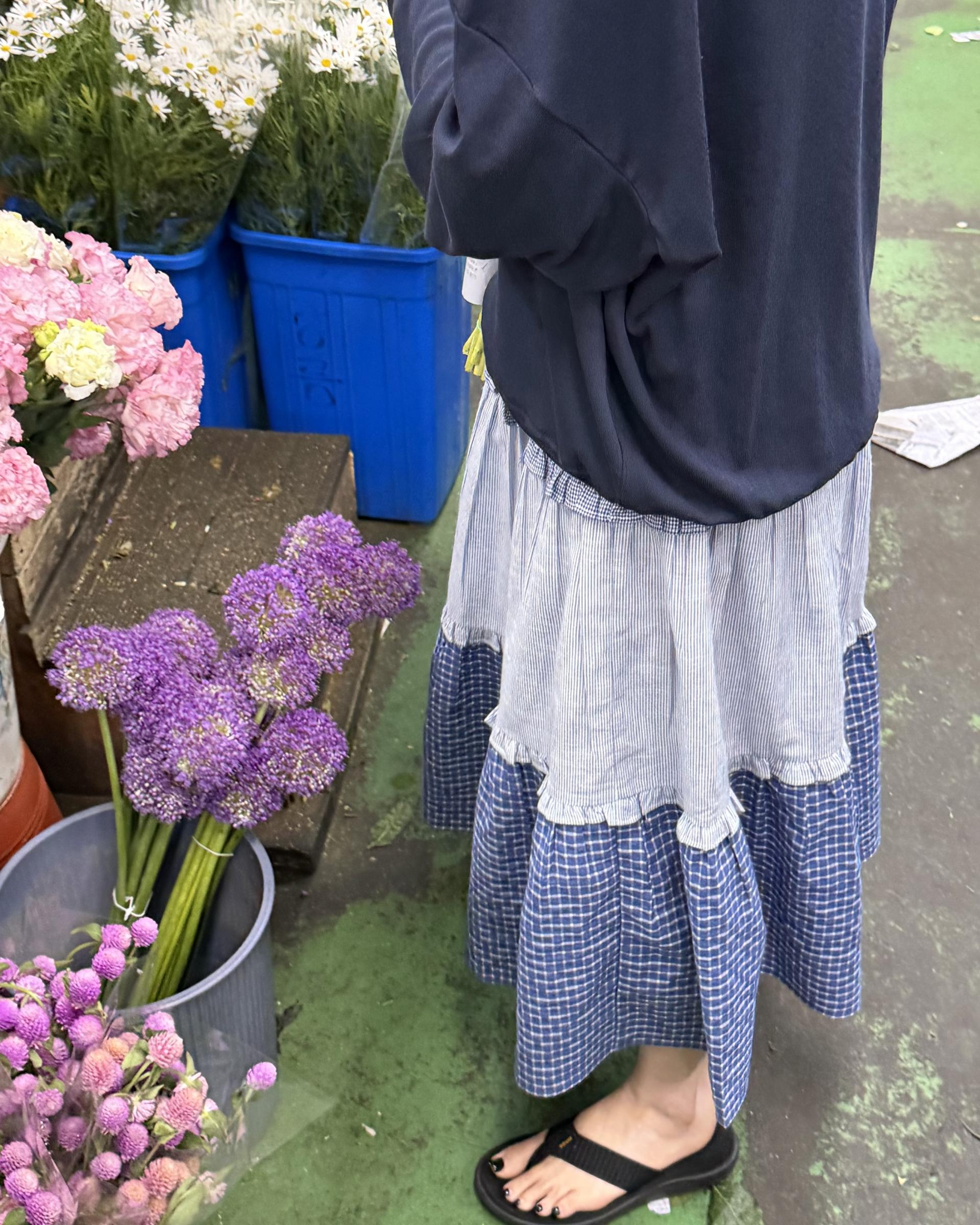 gummy check skirt