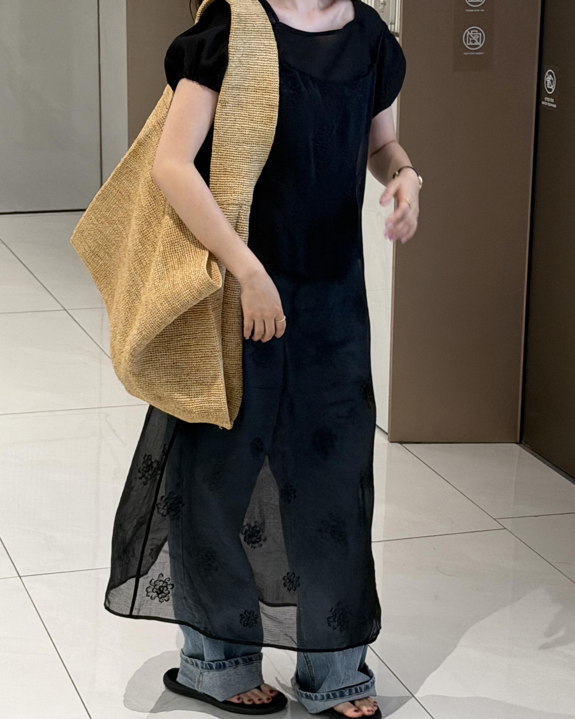 square blouse (white/brown/black)