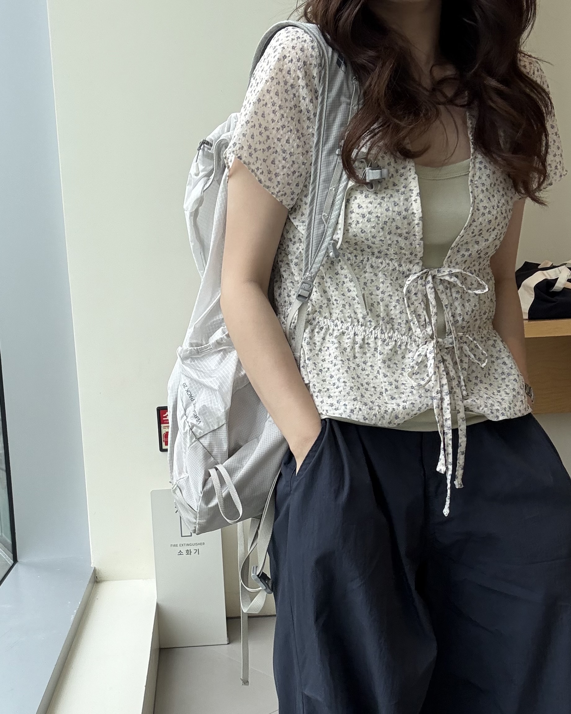 molly flower blouse (cream/navy)