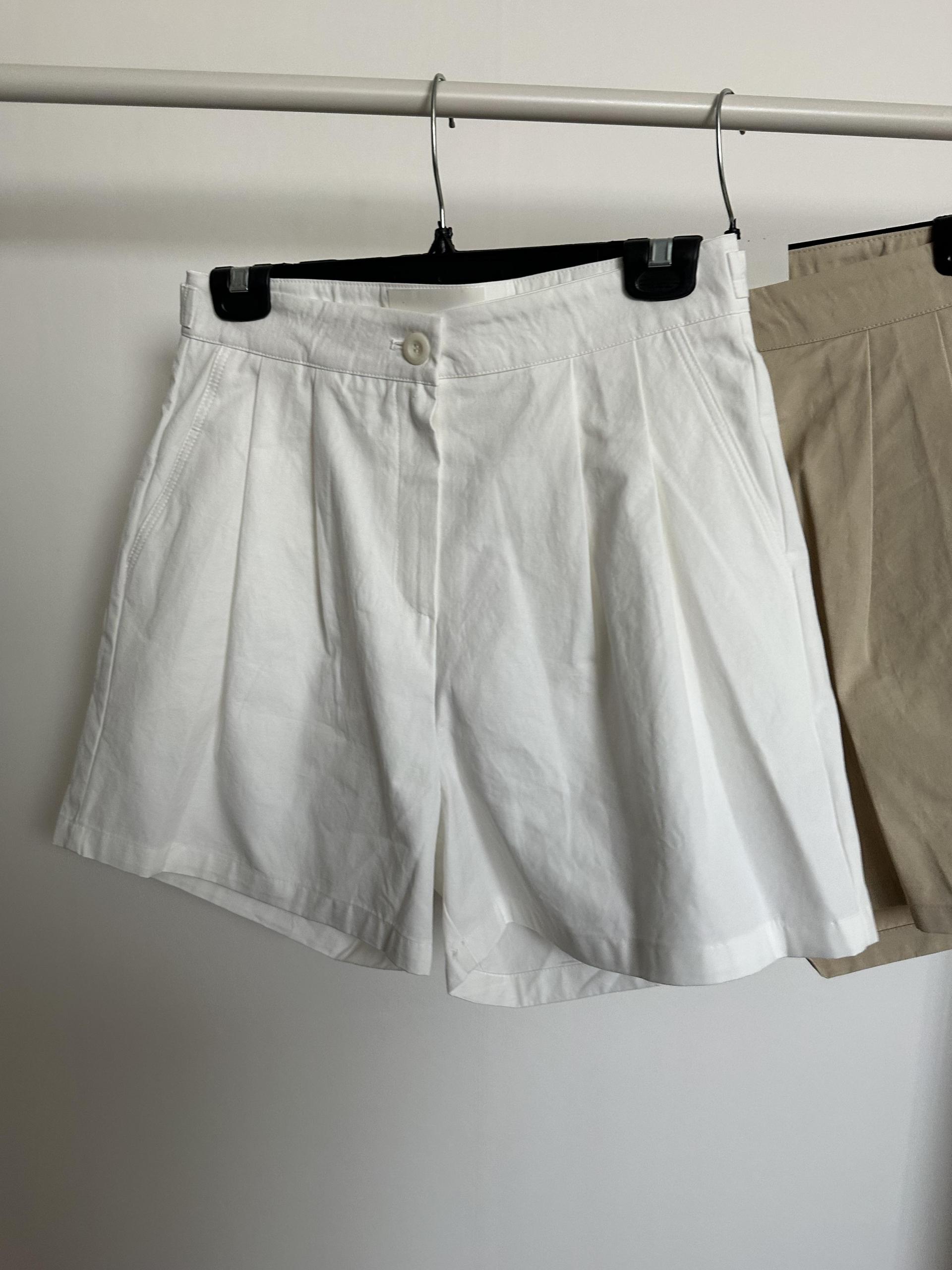 row half pants (beige/white)