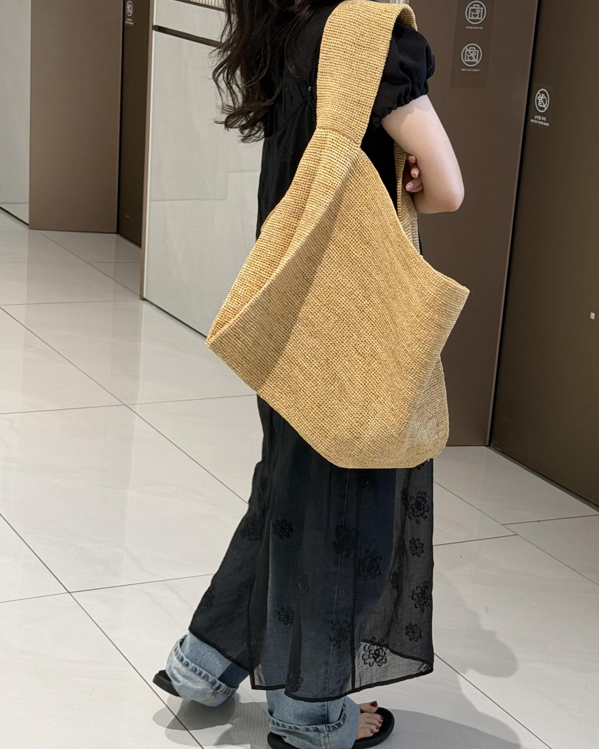 square blouse (white/brown/black)