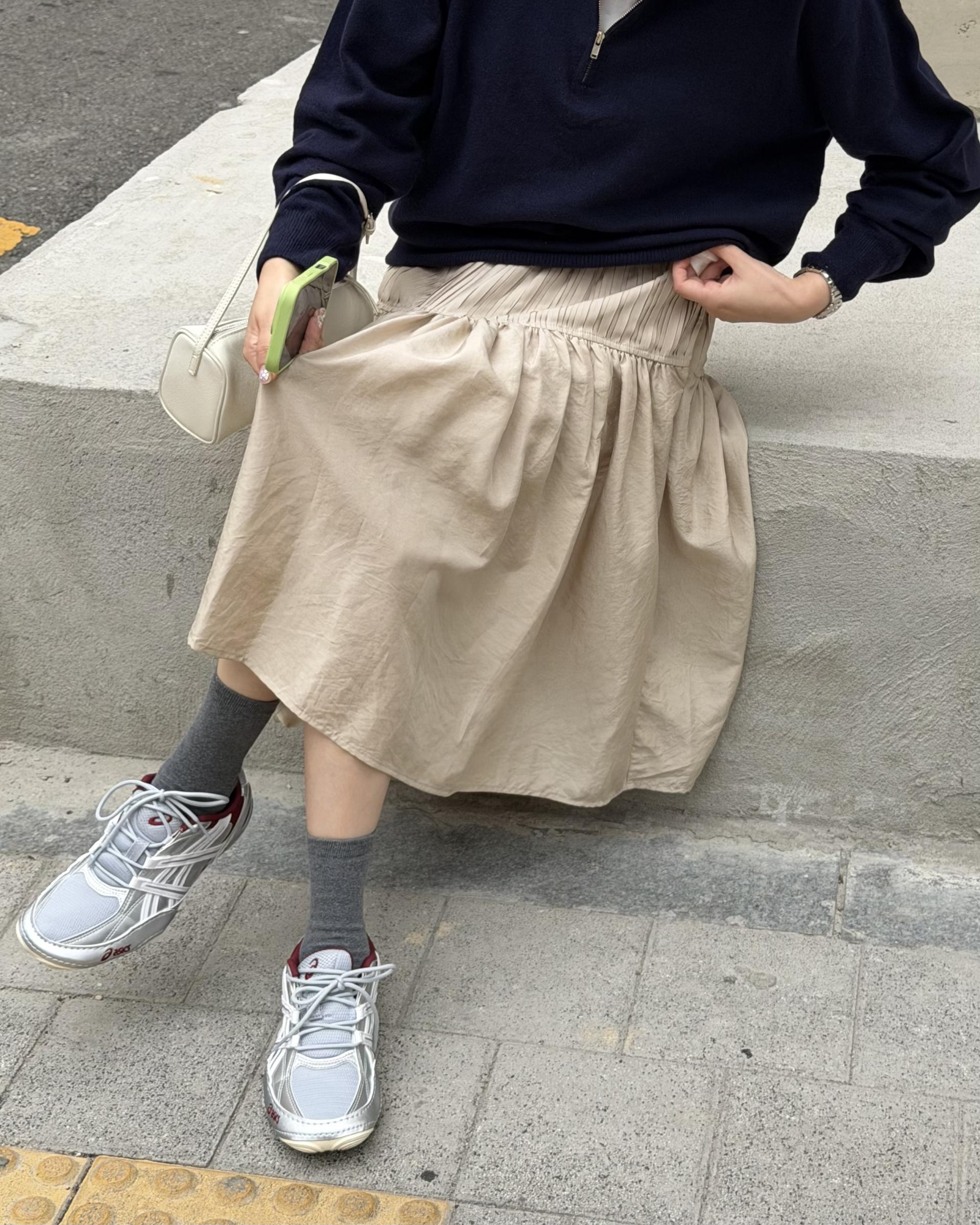 marge pintuck skirt (milk beige/charcoal)