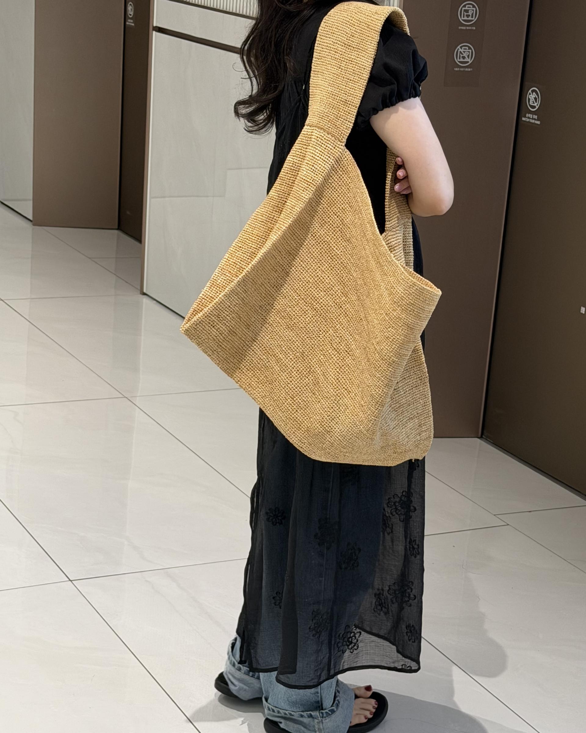 square blouse (white/brown/black)