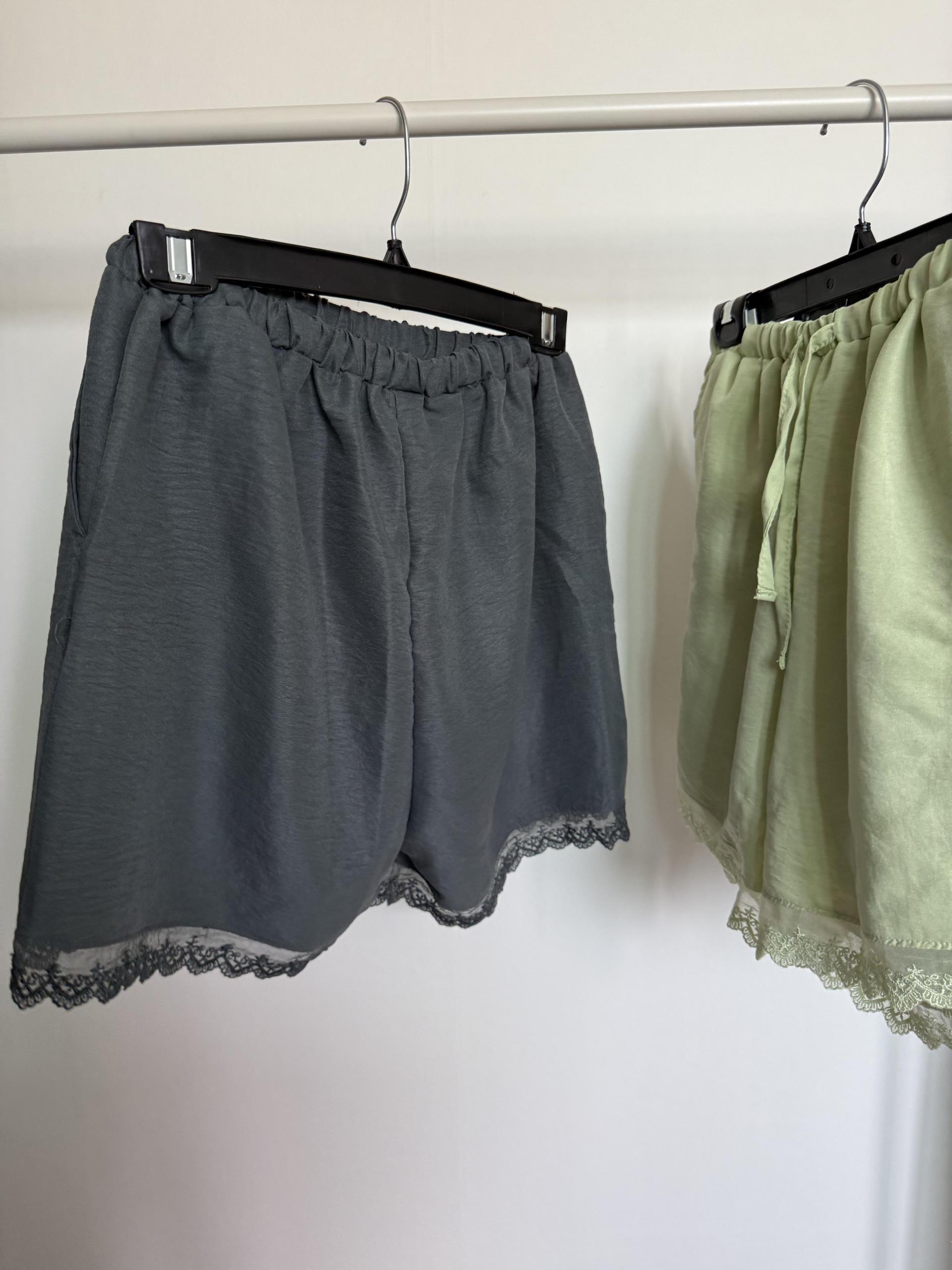 lagoon lace shorts (charcoal/melon/black)