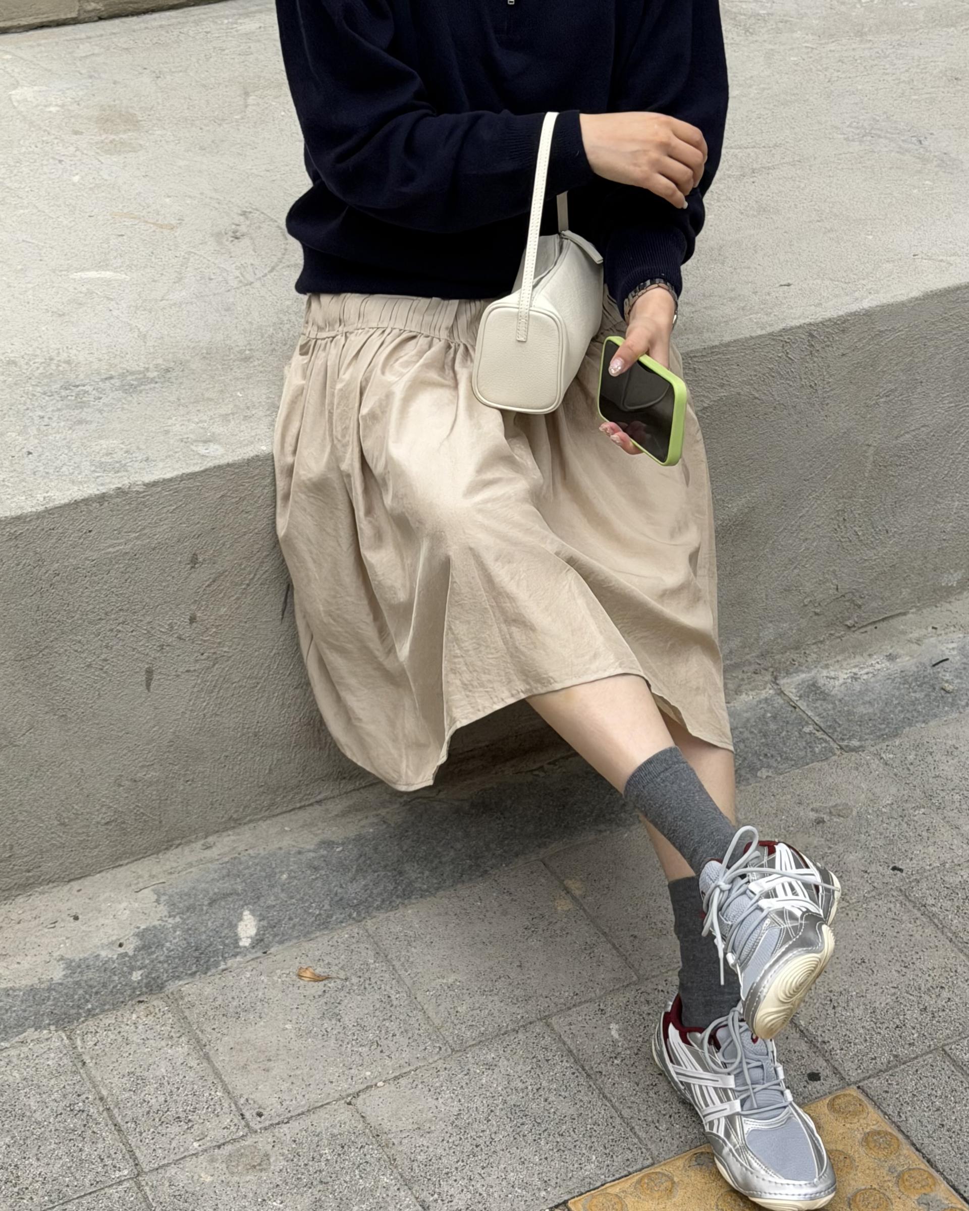 marge pintuck skirt (milk beige/charcoal)