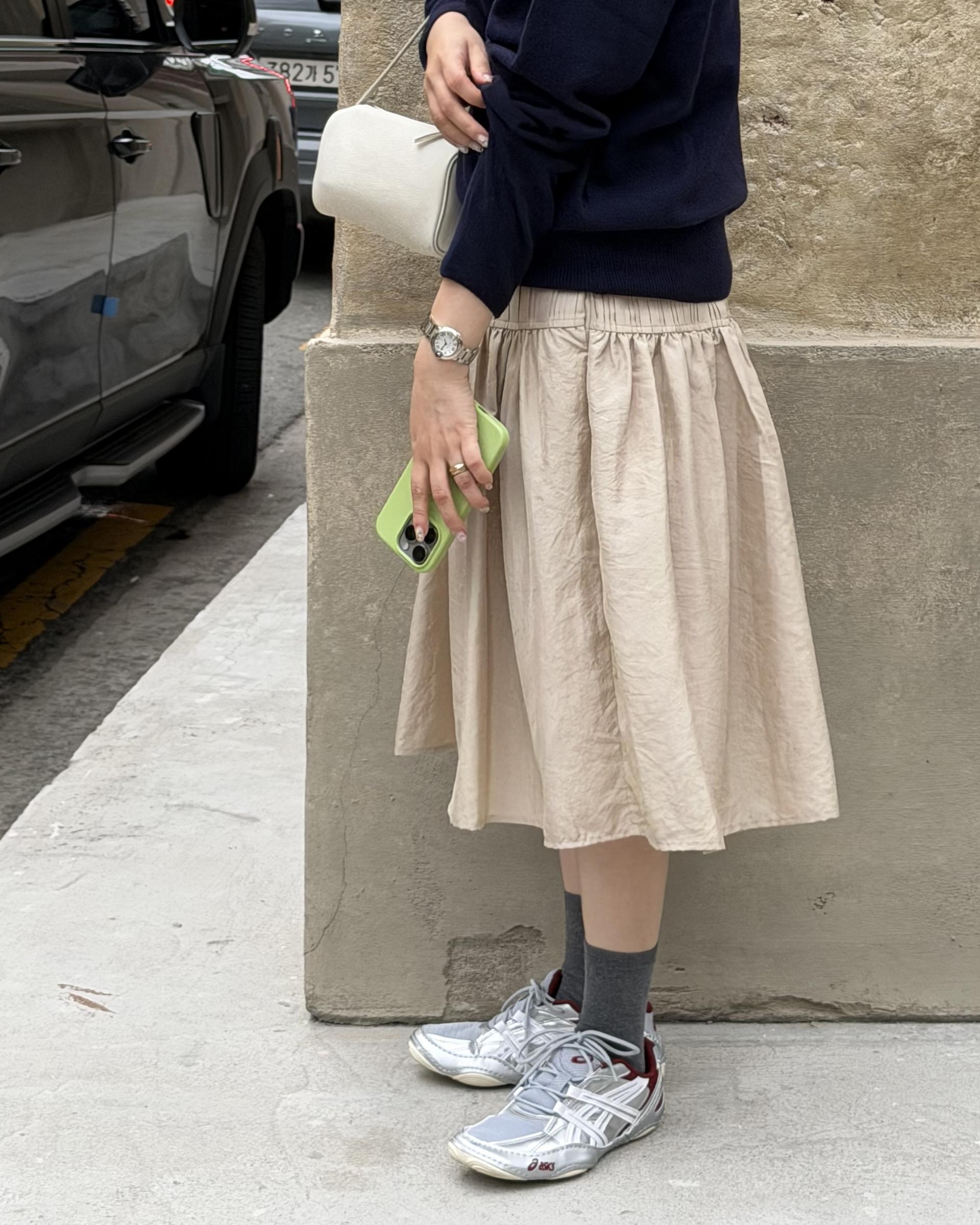 marge pintuck skirt (milk beige/charcoal)