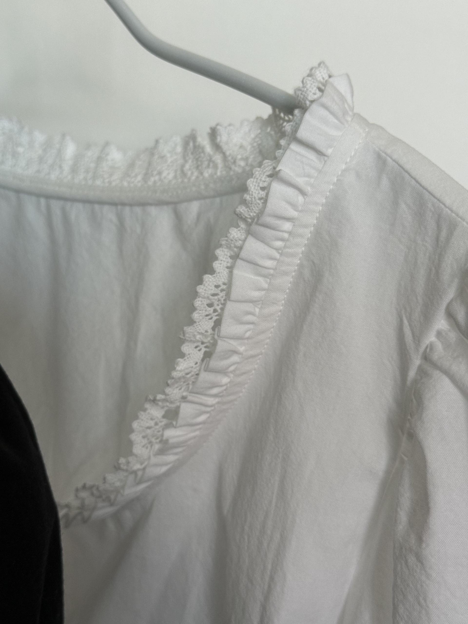 joy lace blouse (white/black)