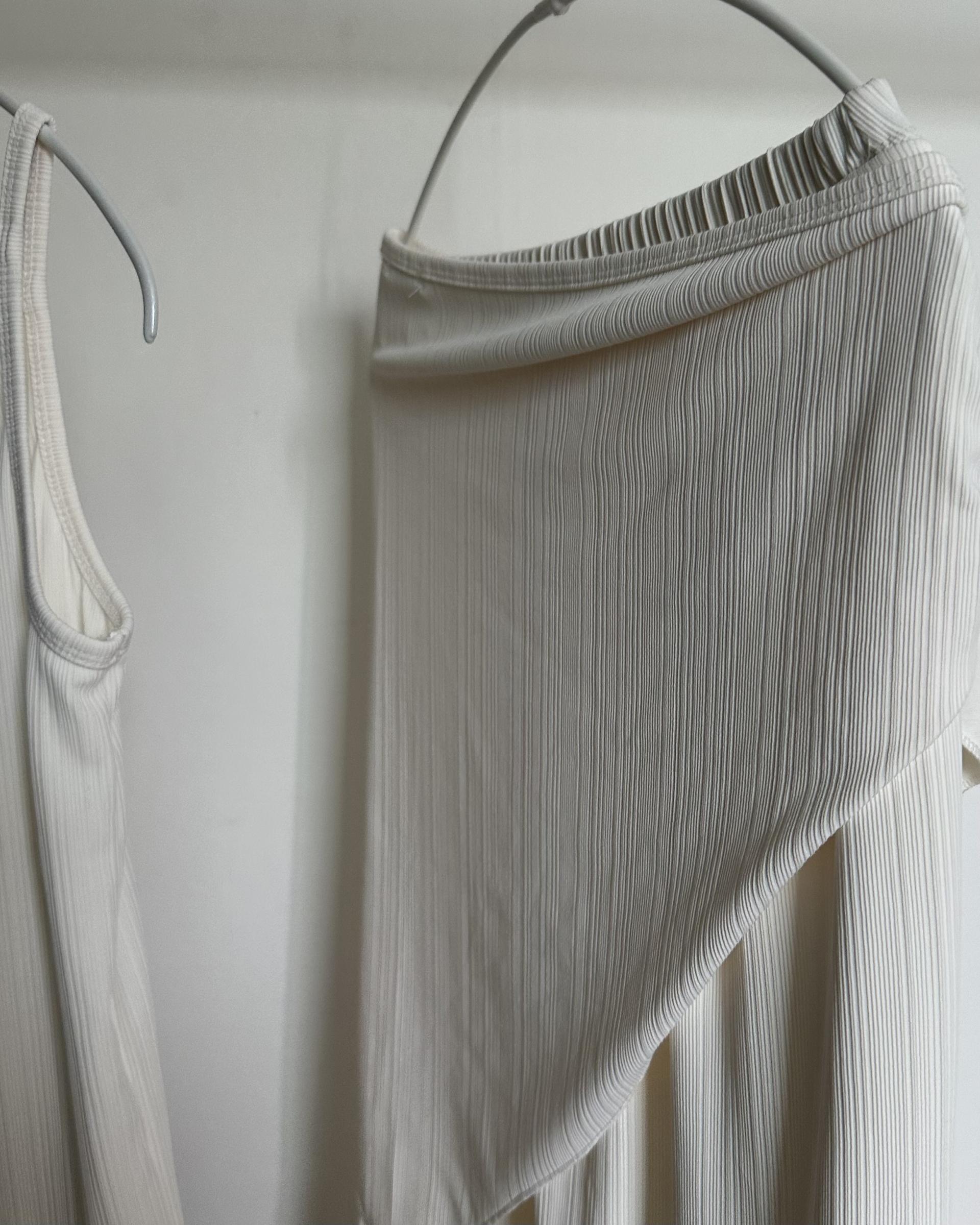 noodle skit (cream/black)