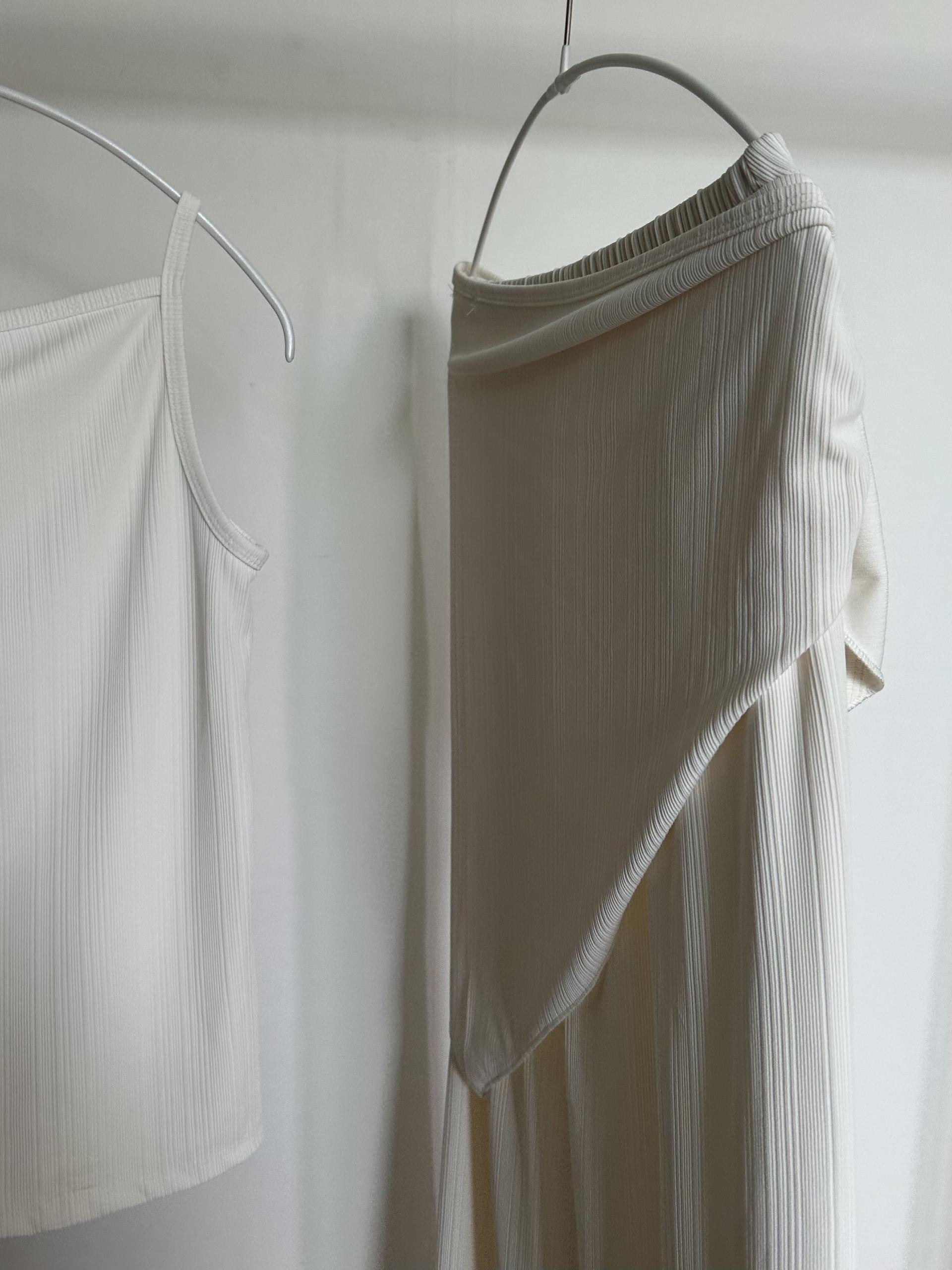 noodle skit (cream/black)