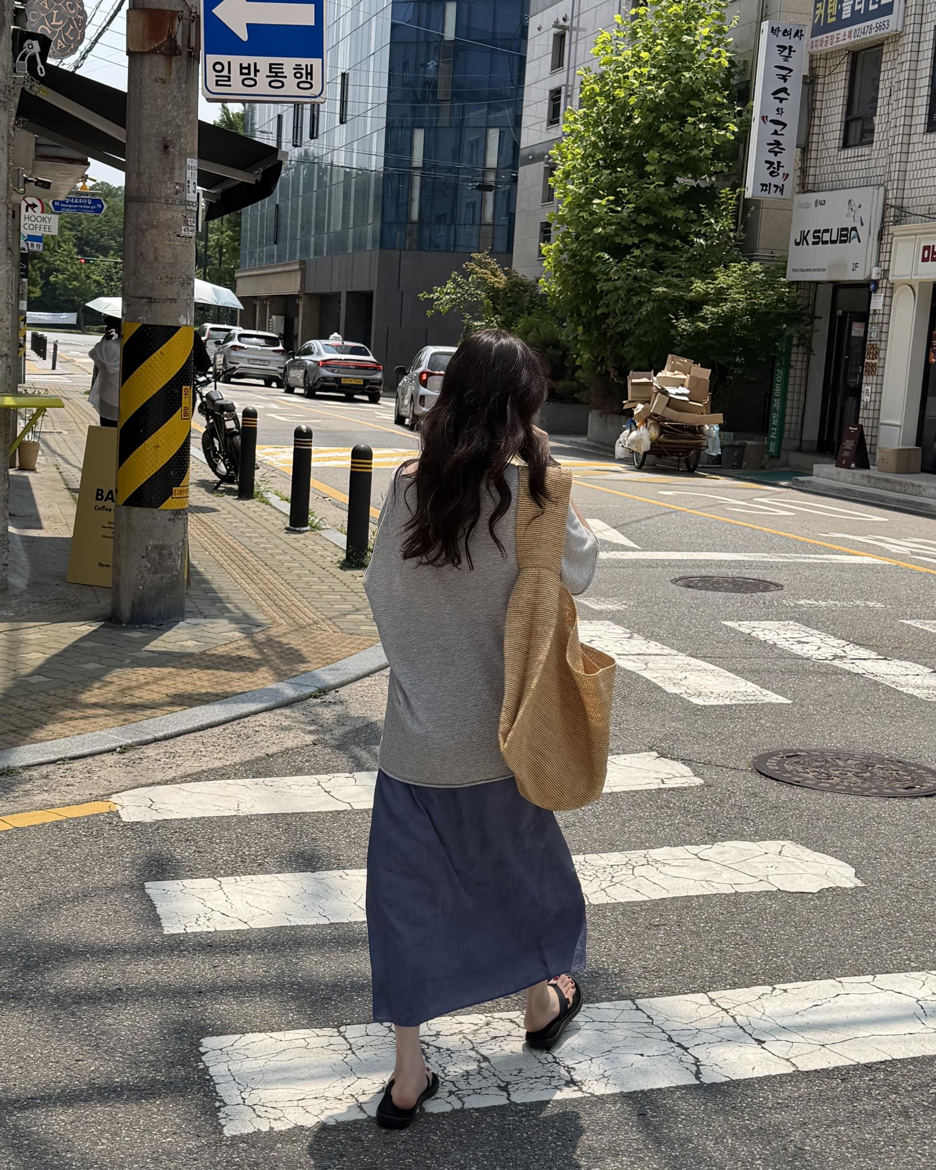 calm v-neck knit (grey/cream)