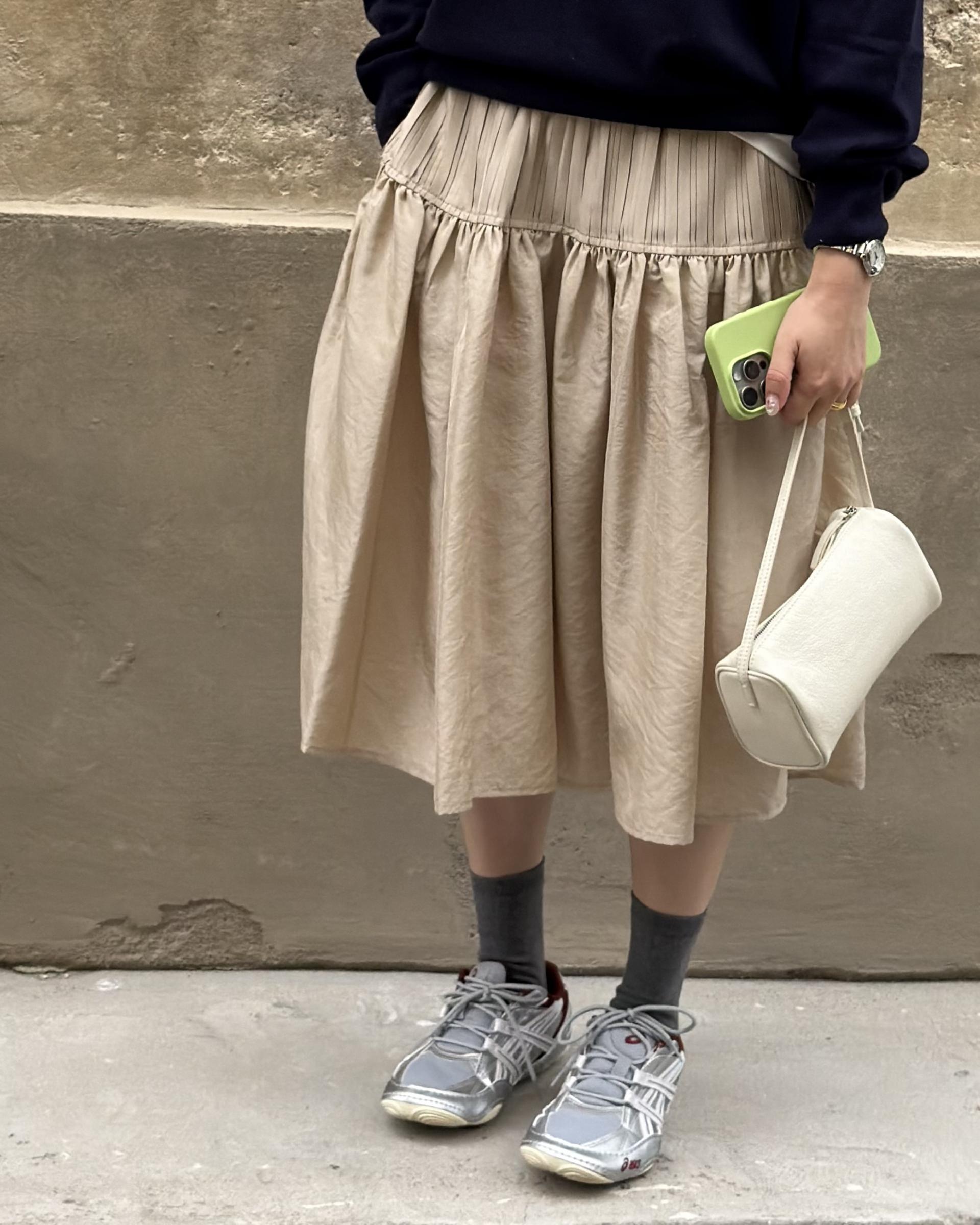 marge pintuck skirt (milk beige/charcoal)