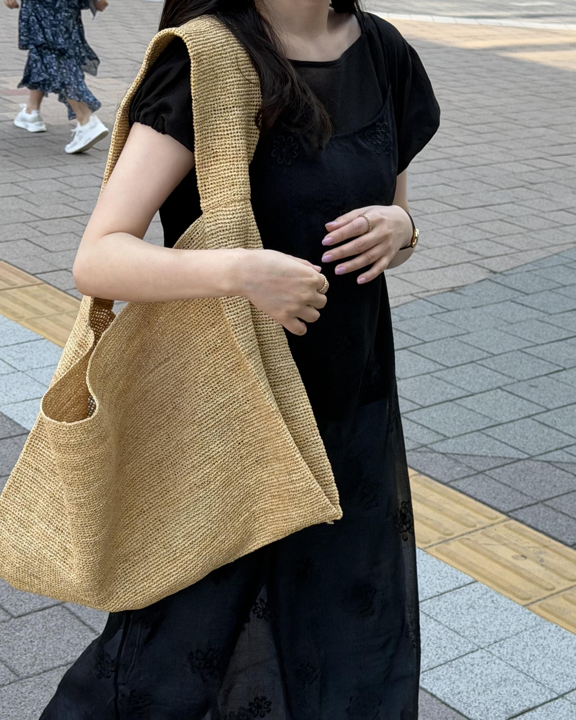 square blouse (white/brown/black)