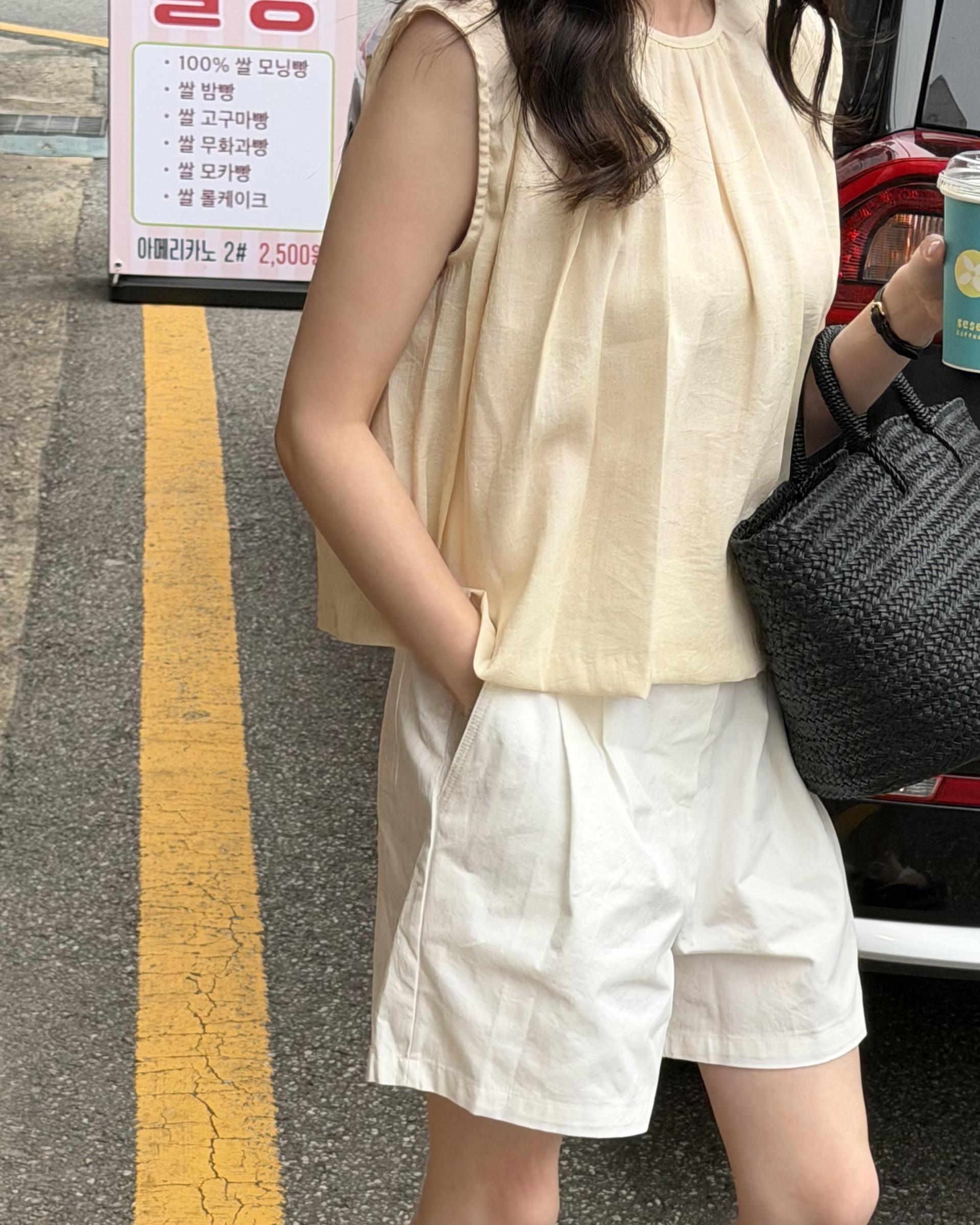 row half pants (beige/white)