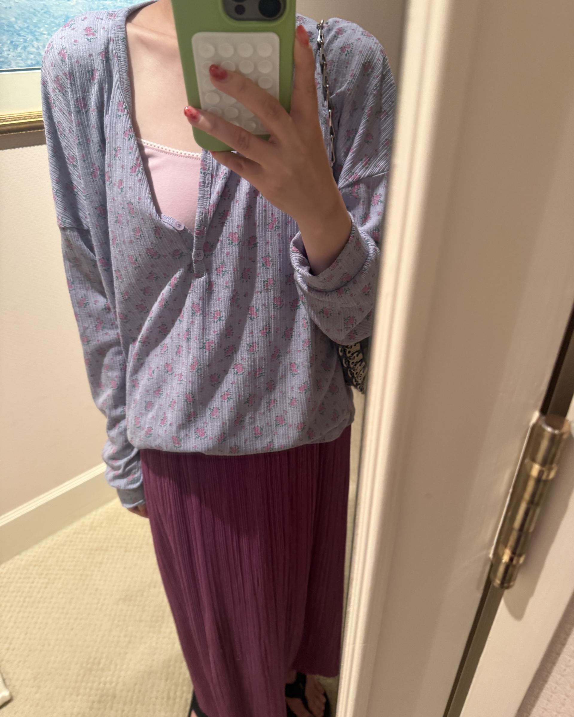 <made> pansy flower top