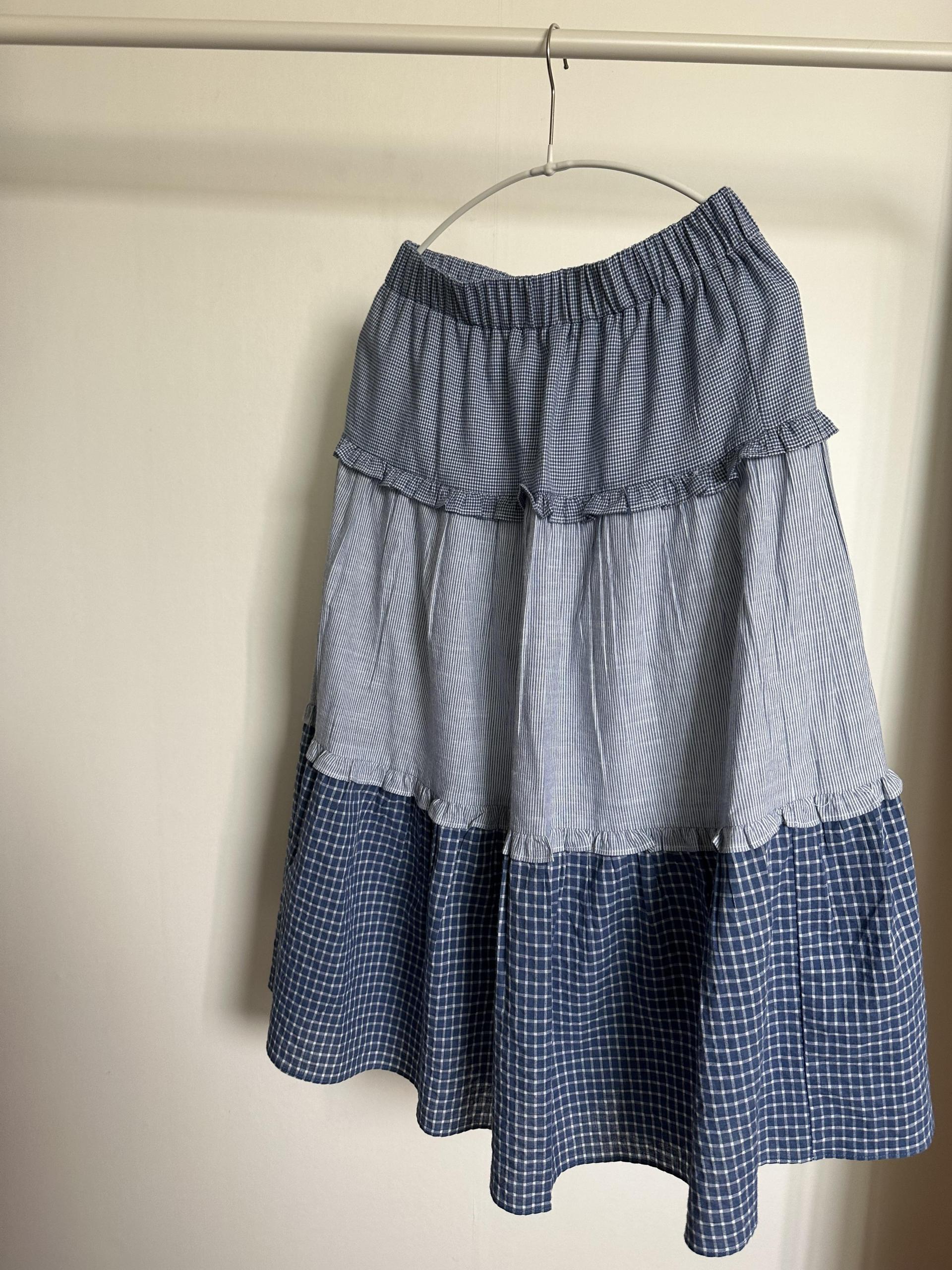 gummy check skirt