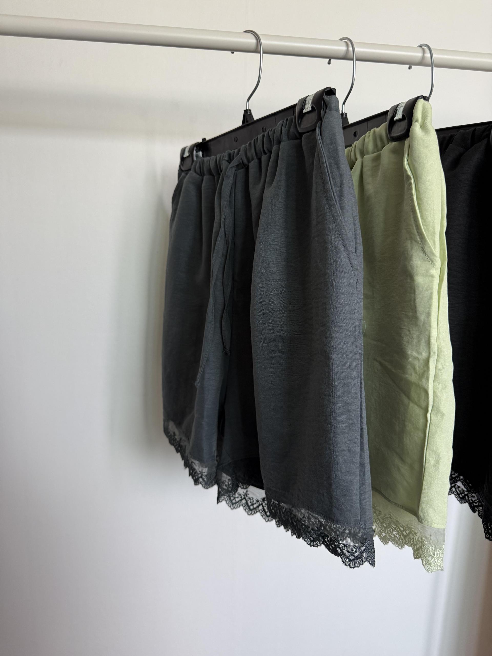 lagoon lace shorts (charcoal/melon/black)