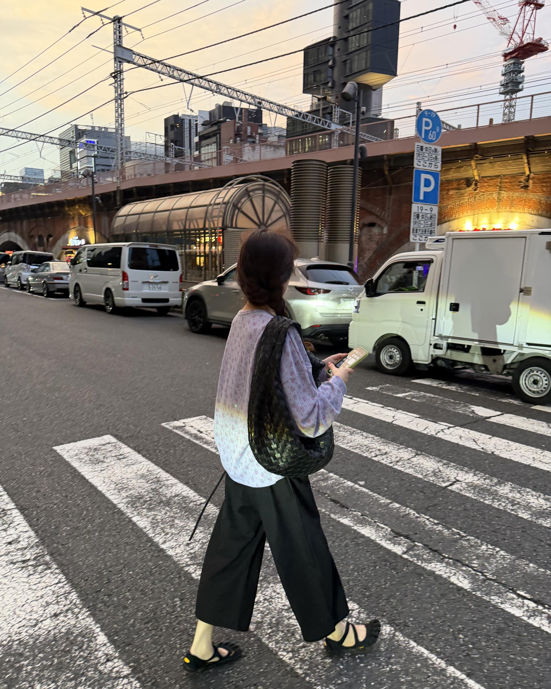 <made> pansy flower top