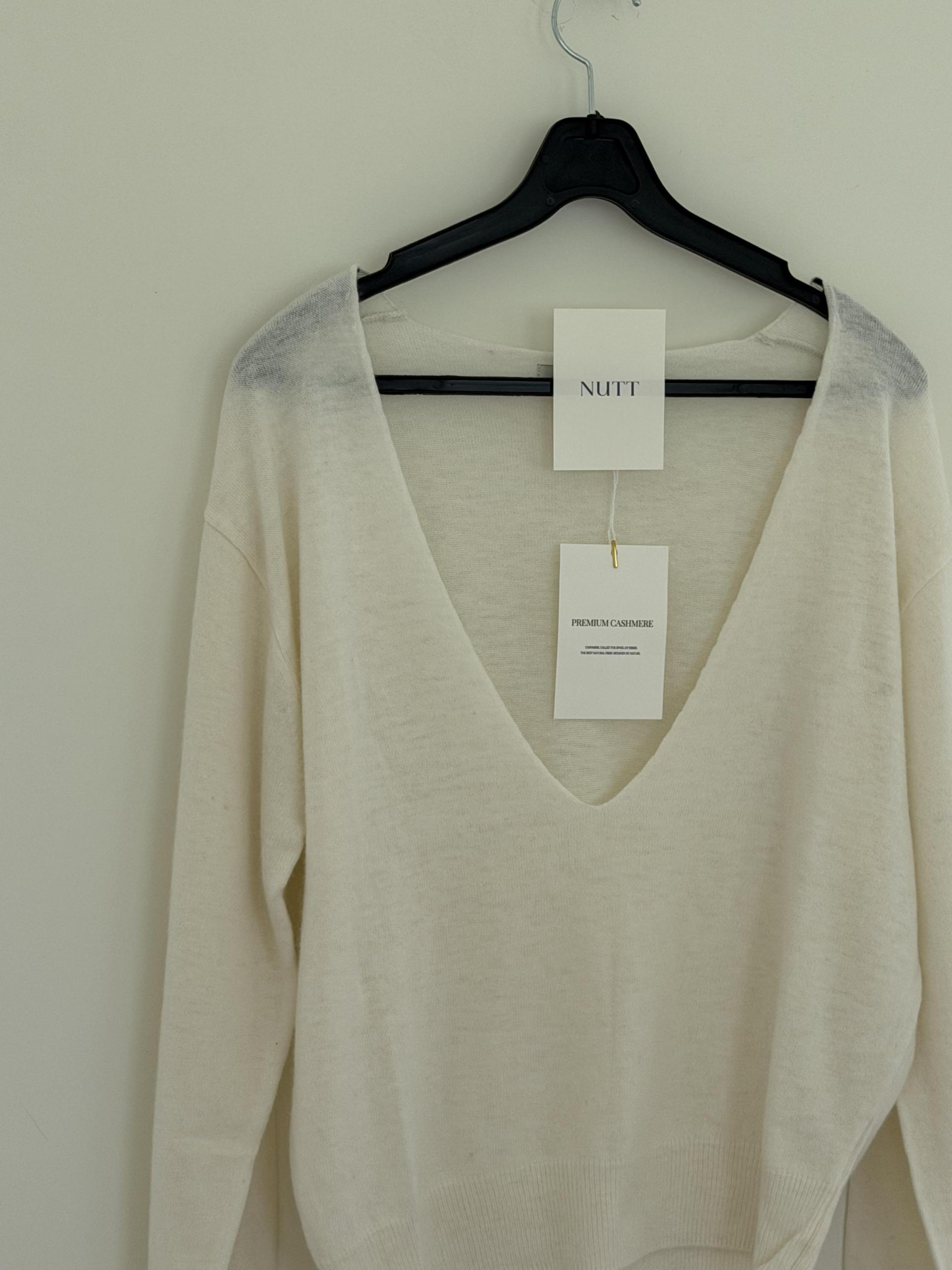 till deep v-neck (plum)