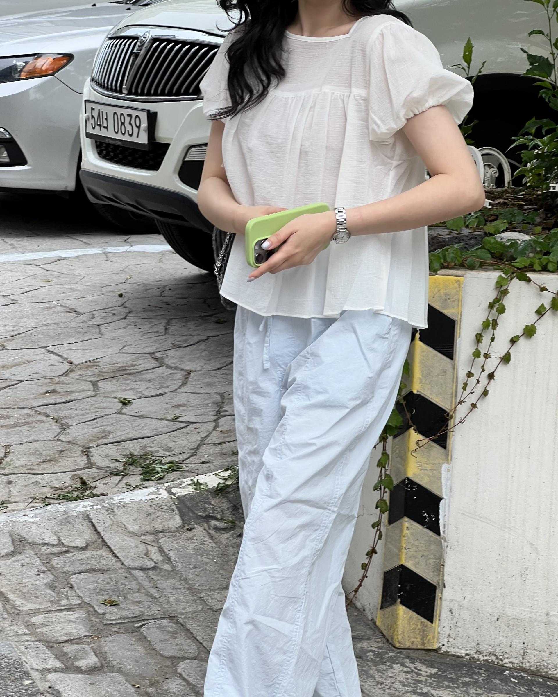 square blouse (white/brown/black)
