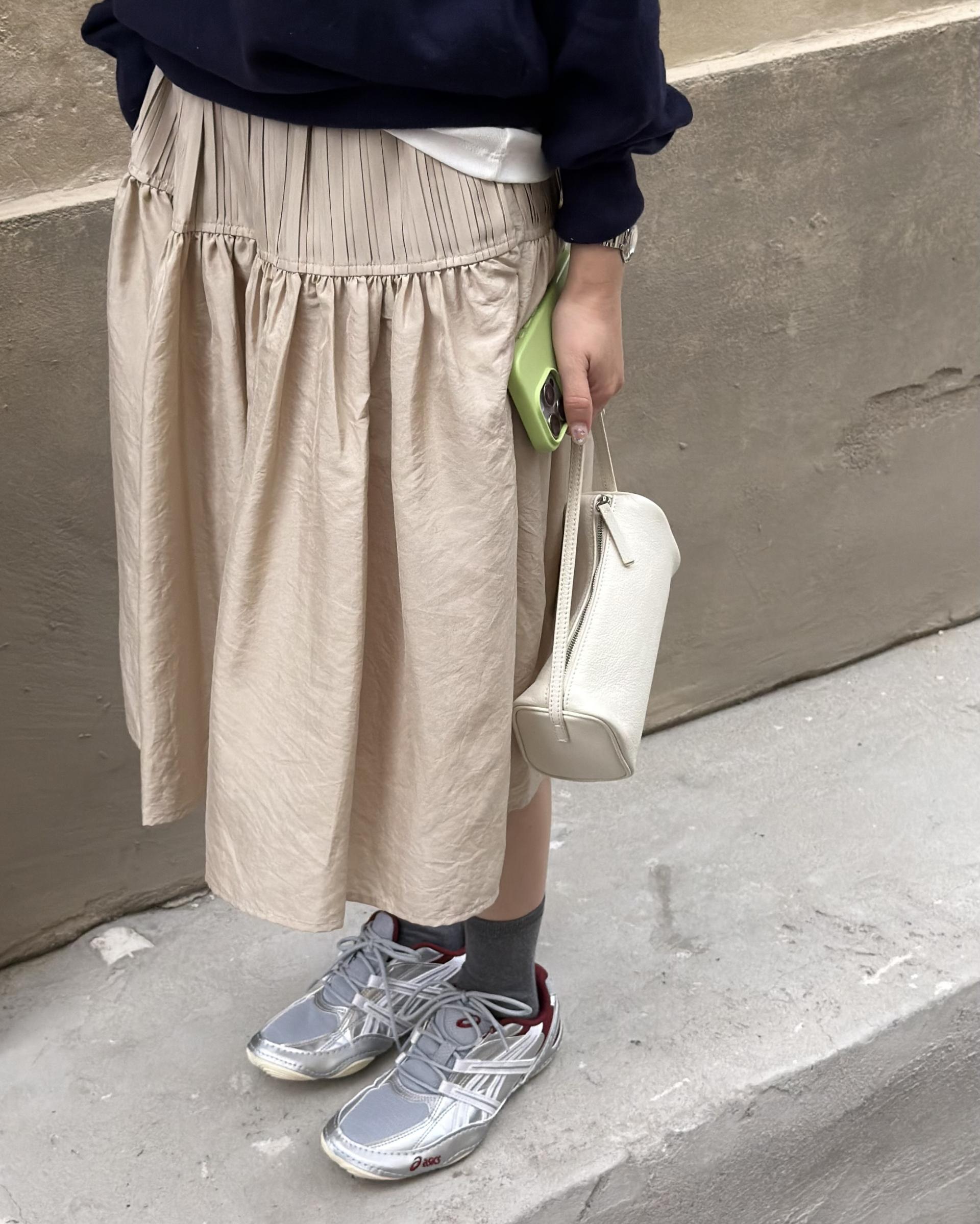 marge pintuck skirt (milk beige/charcoal)
