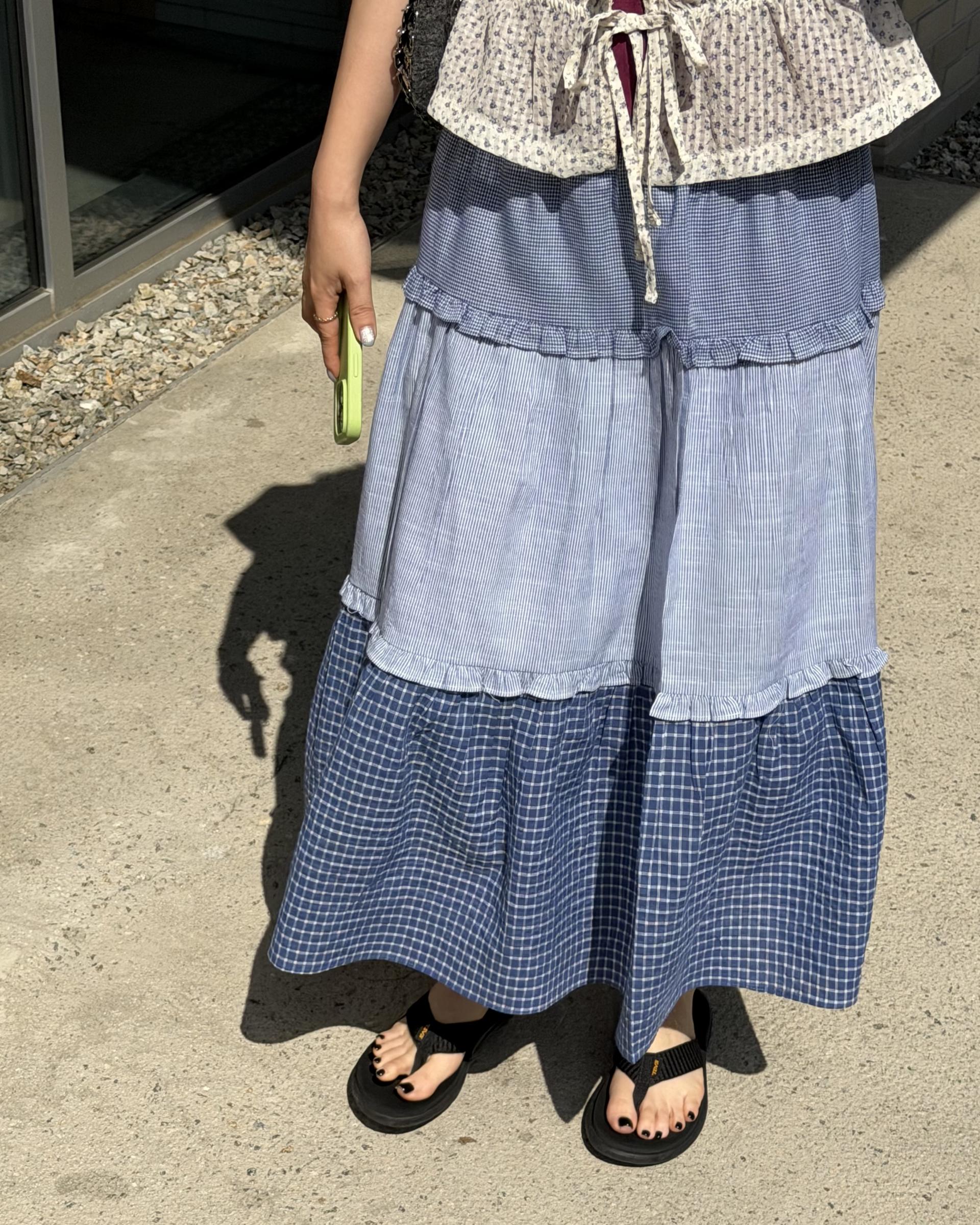 gummy check skirt