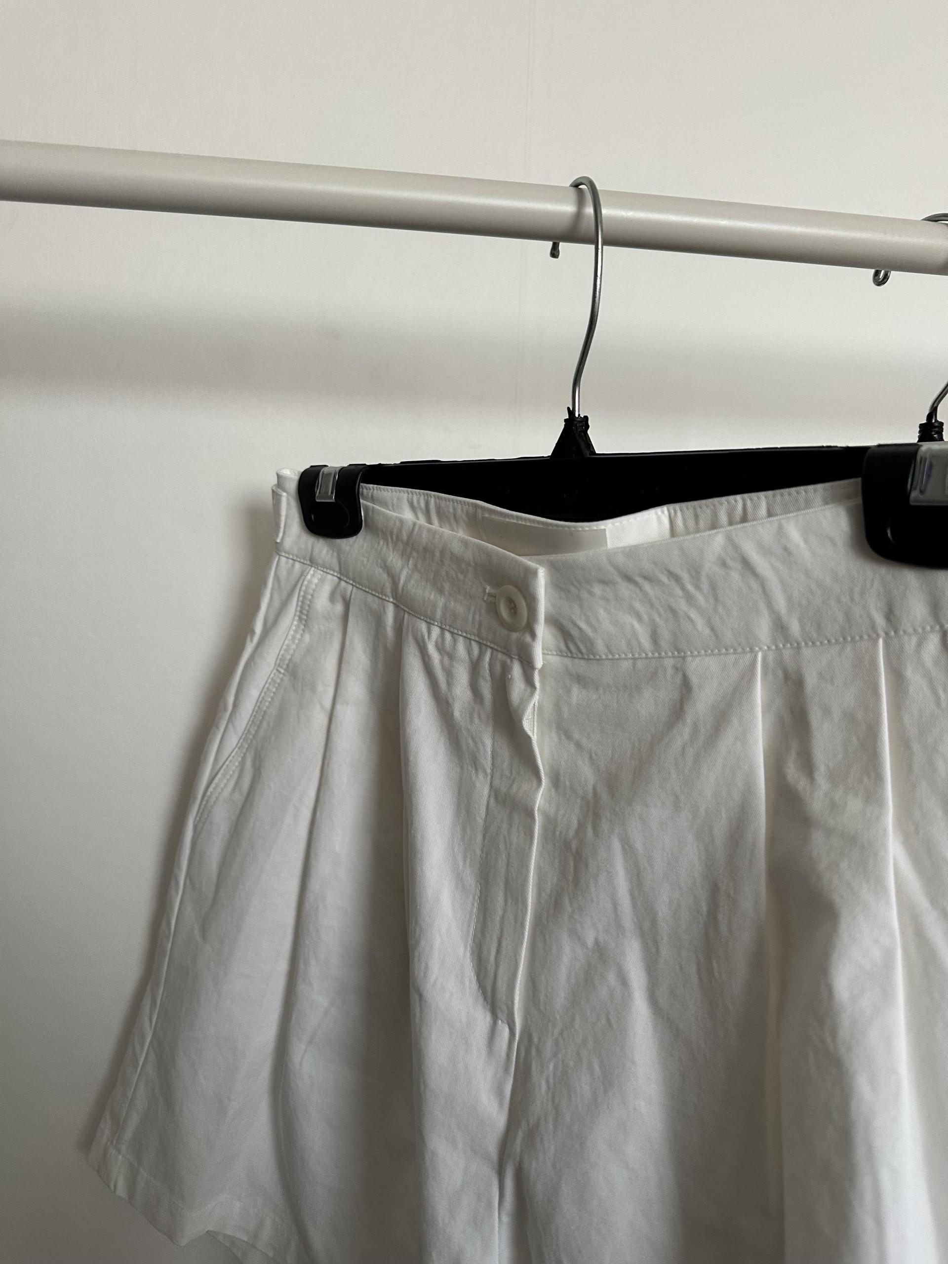 row half pants (beige/white)
