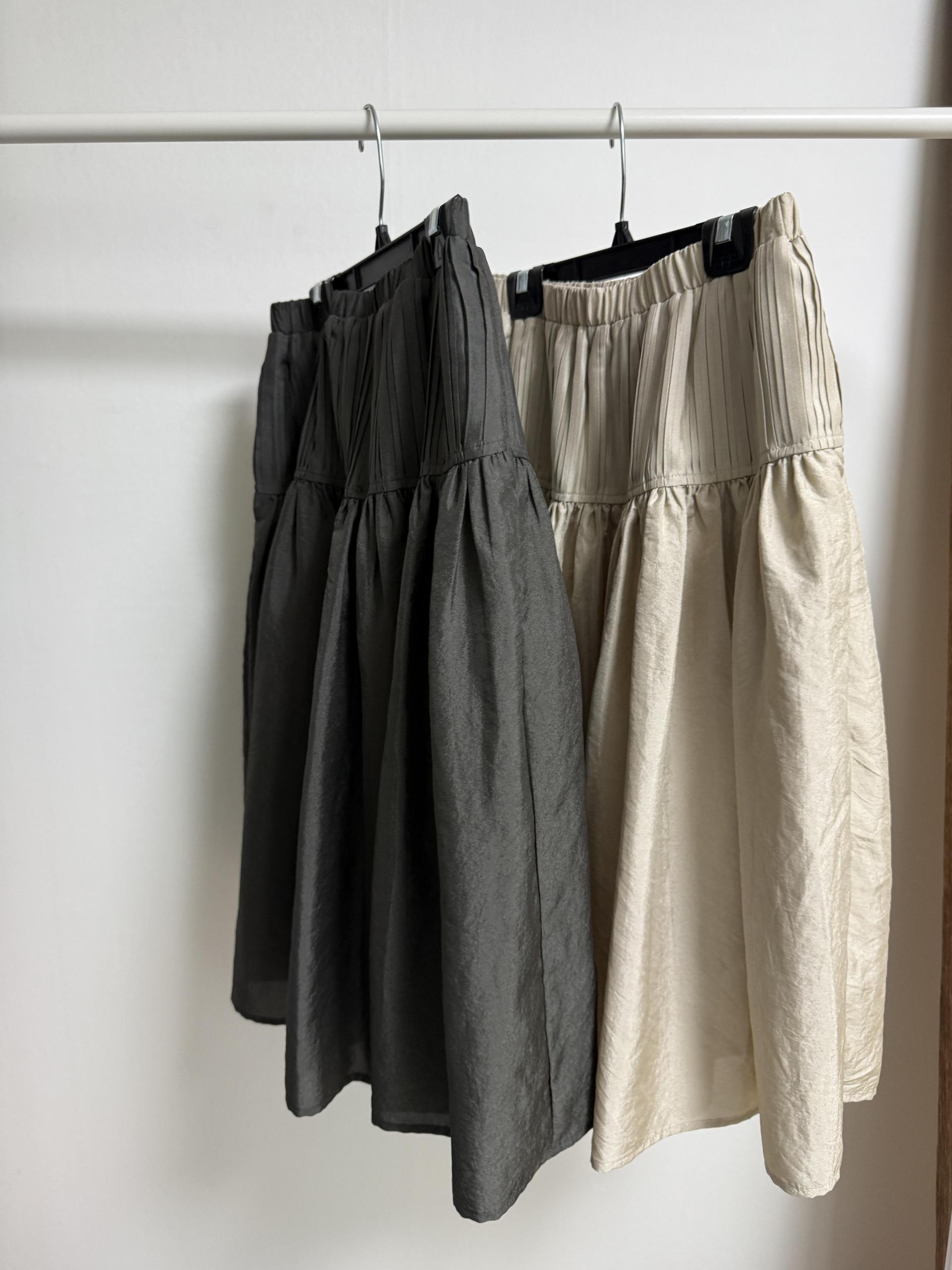 marge pintuck skirt (milk beige/charcoal)