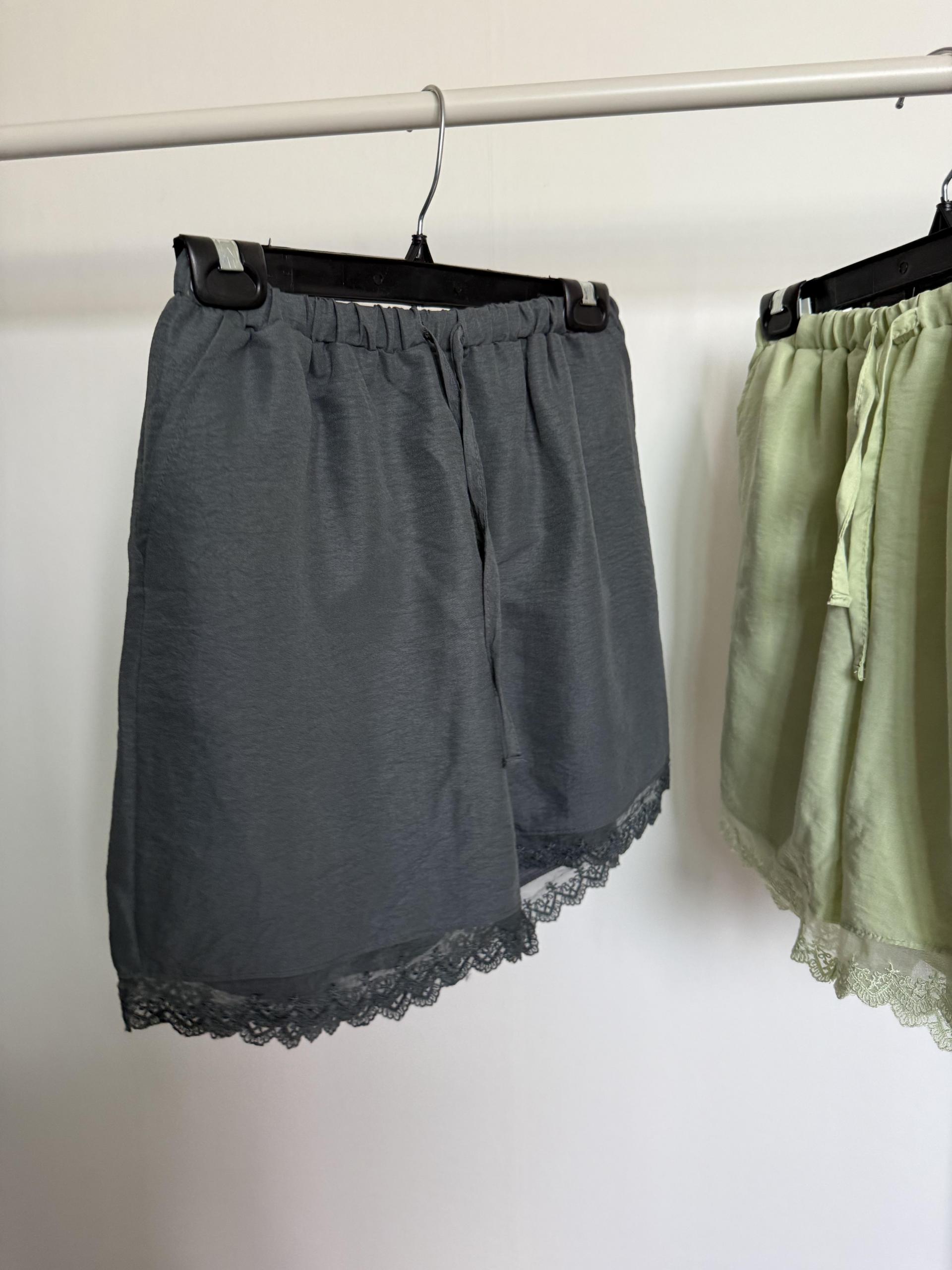 lagoon lace shorts (charcoal/melon/black)