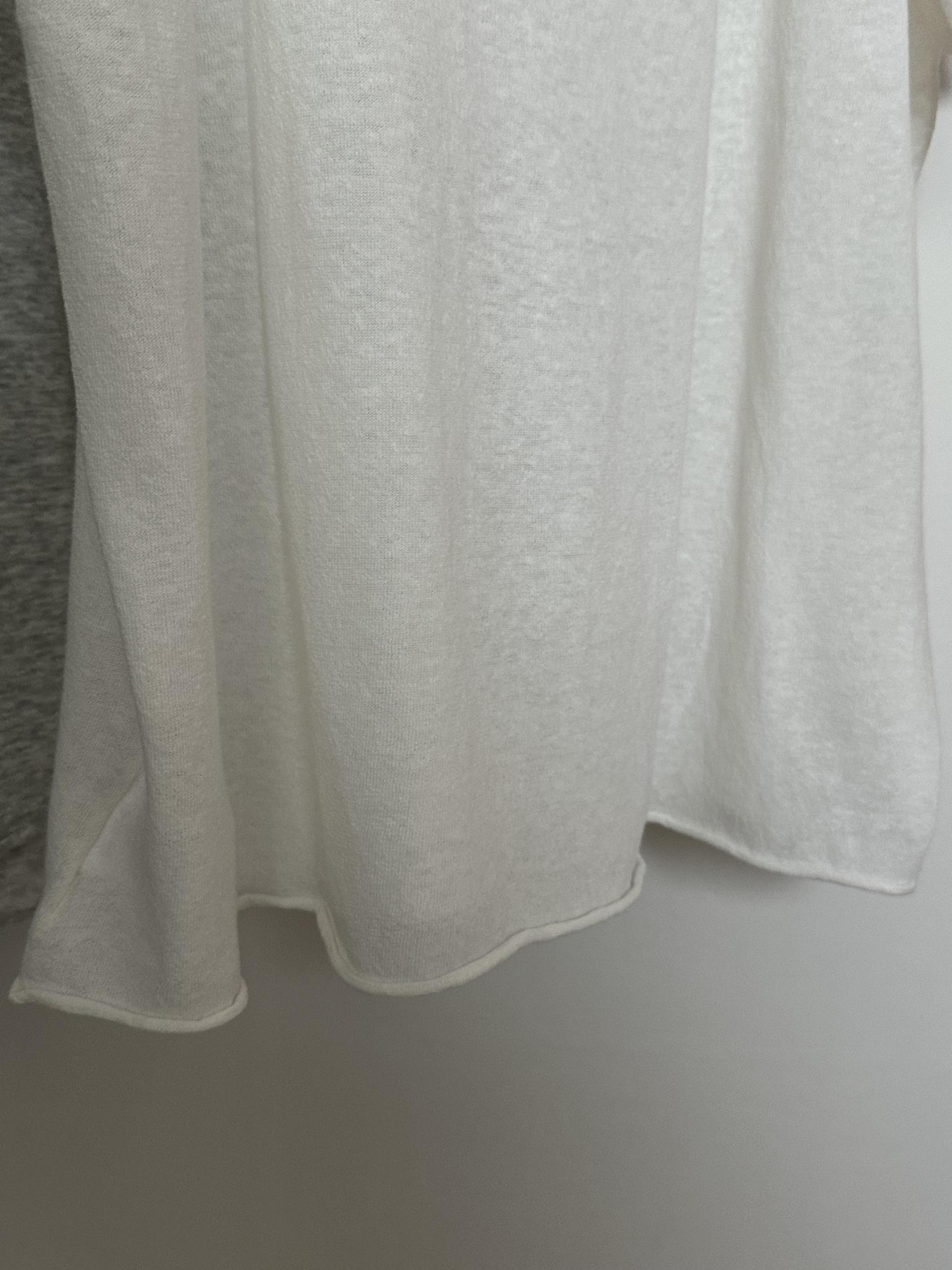 calm v-neck knit (grey/cream)