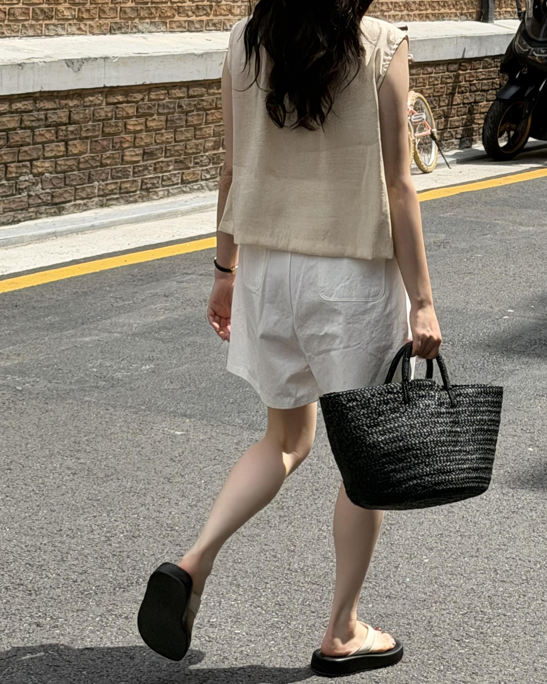 row half pants (beige/white)