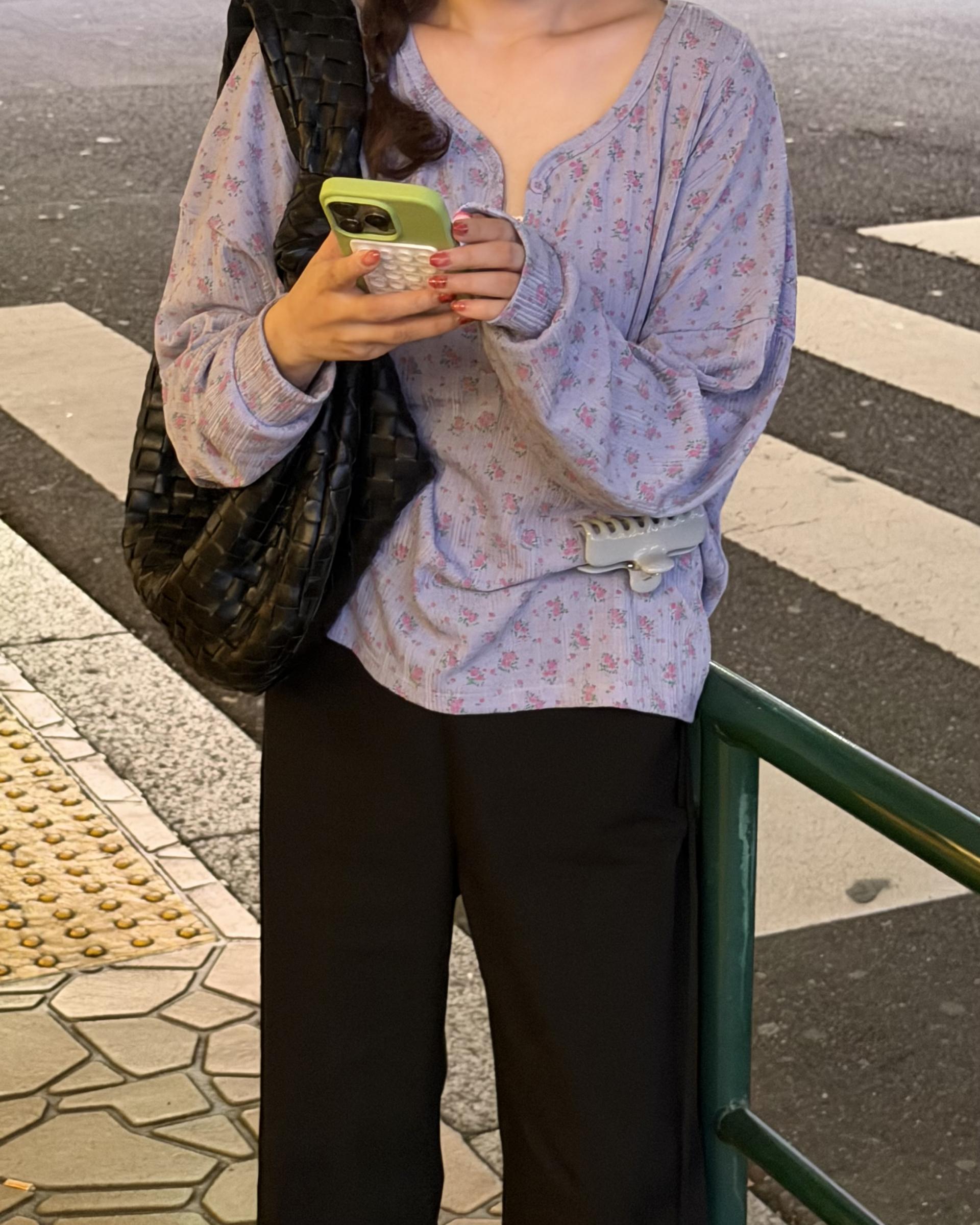 <made> pansy flower top