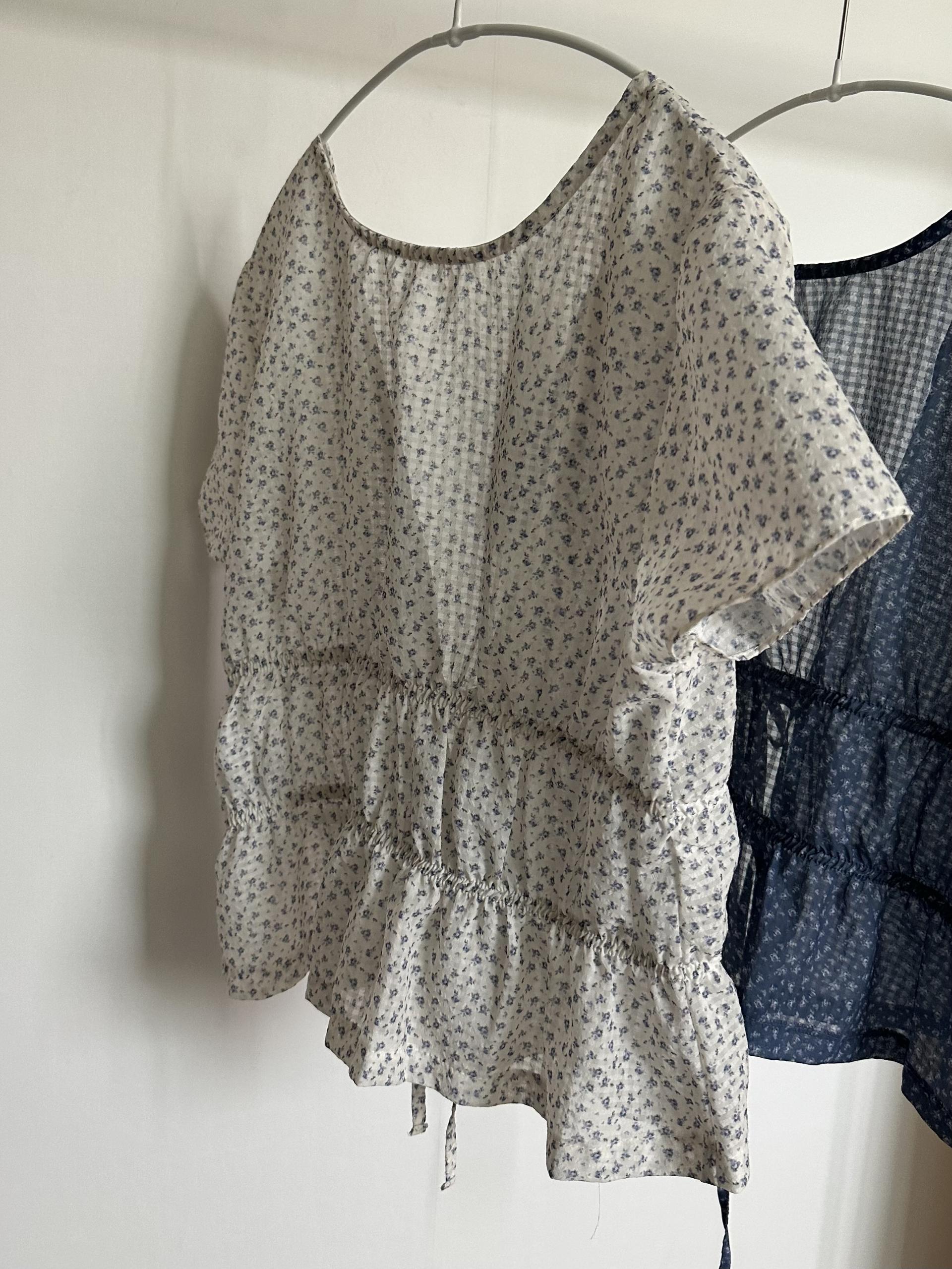 molly flower blouse (cream/navy)