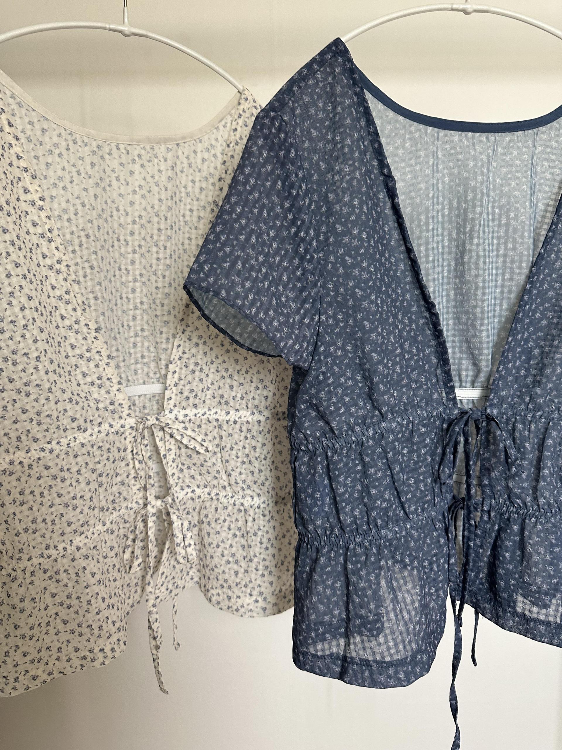 molly flower blouse (cream/navy)