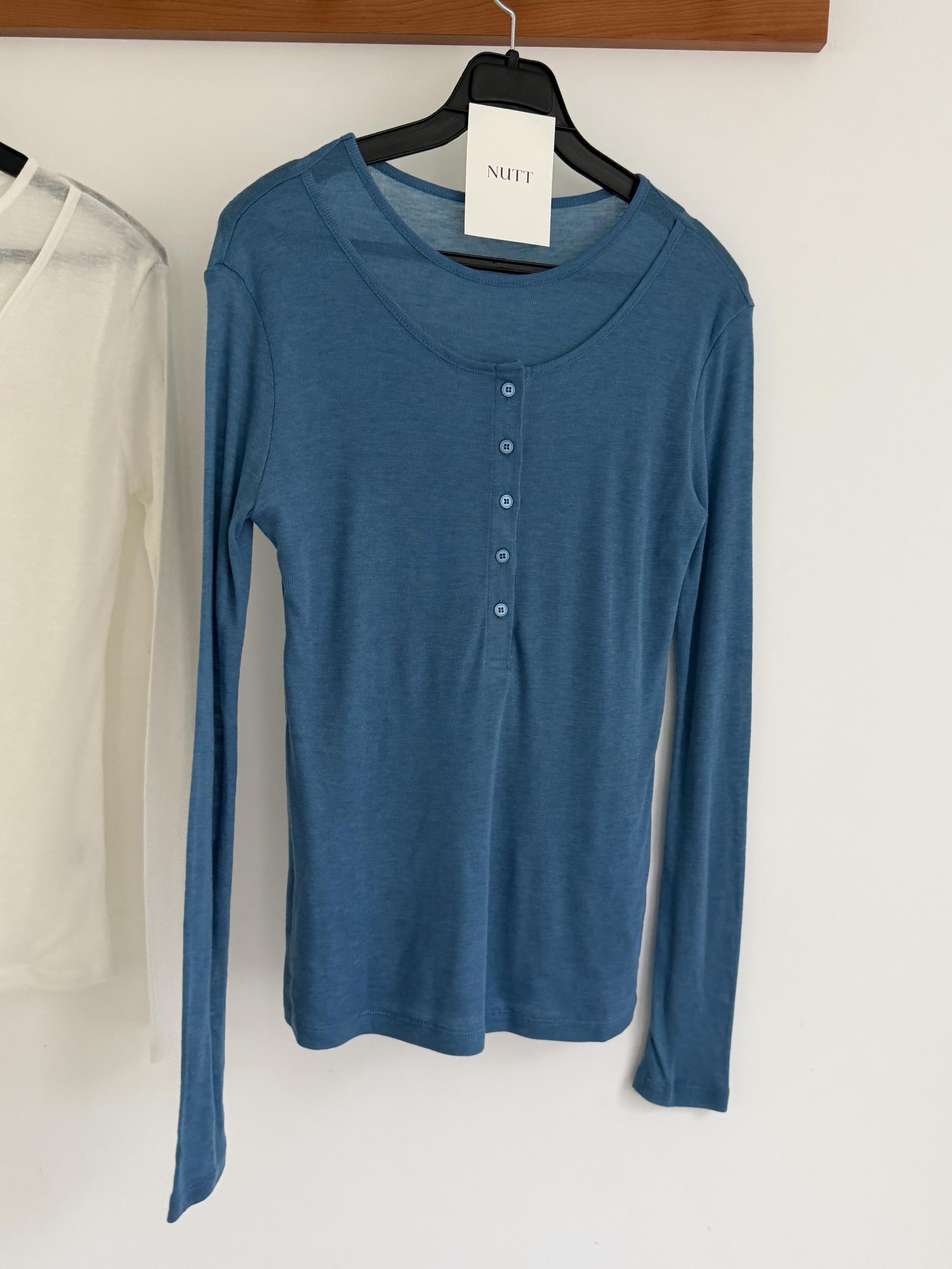 slim button layered top (purple/blue)