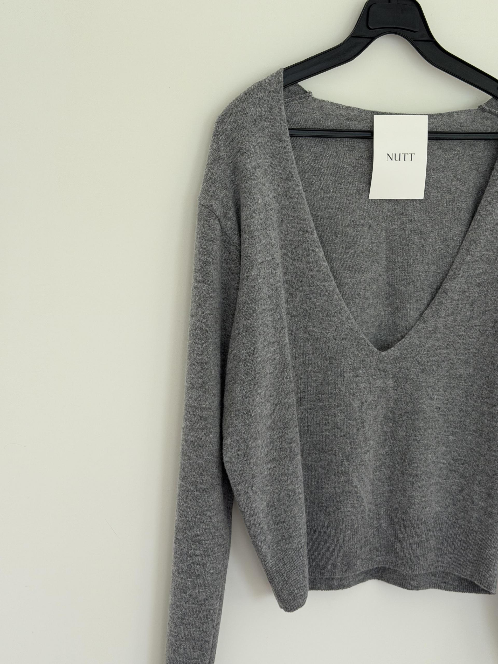 till deep v-neck knit (grey)
