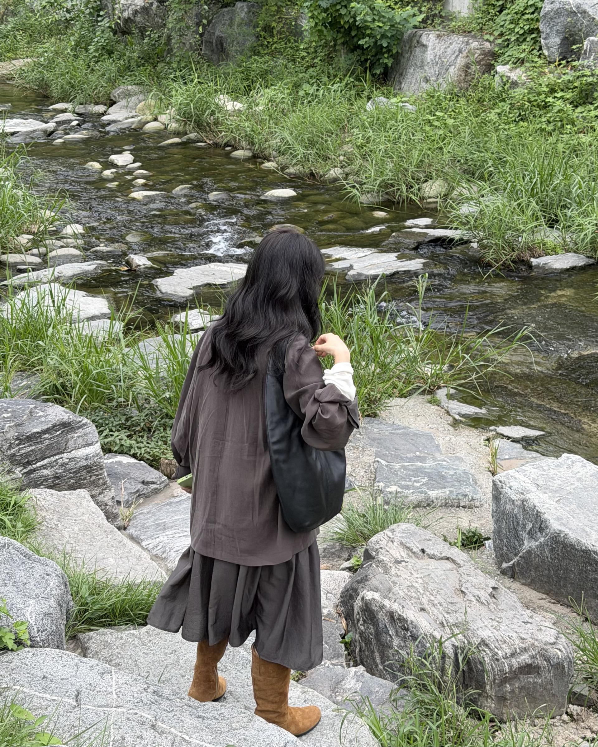 marge pintuck skirt (milk beige/charcoal)