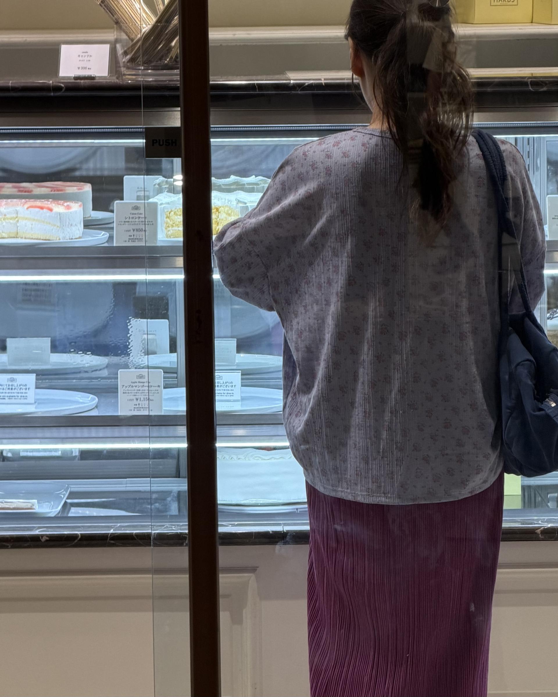<made> pansy flower top