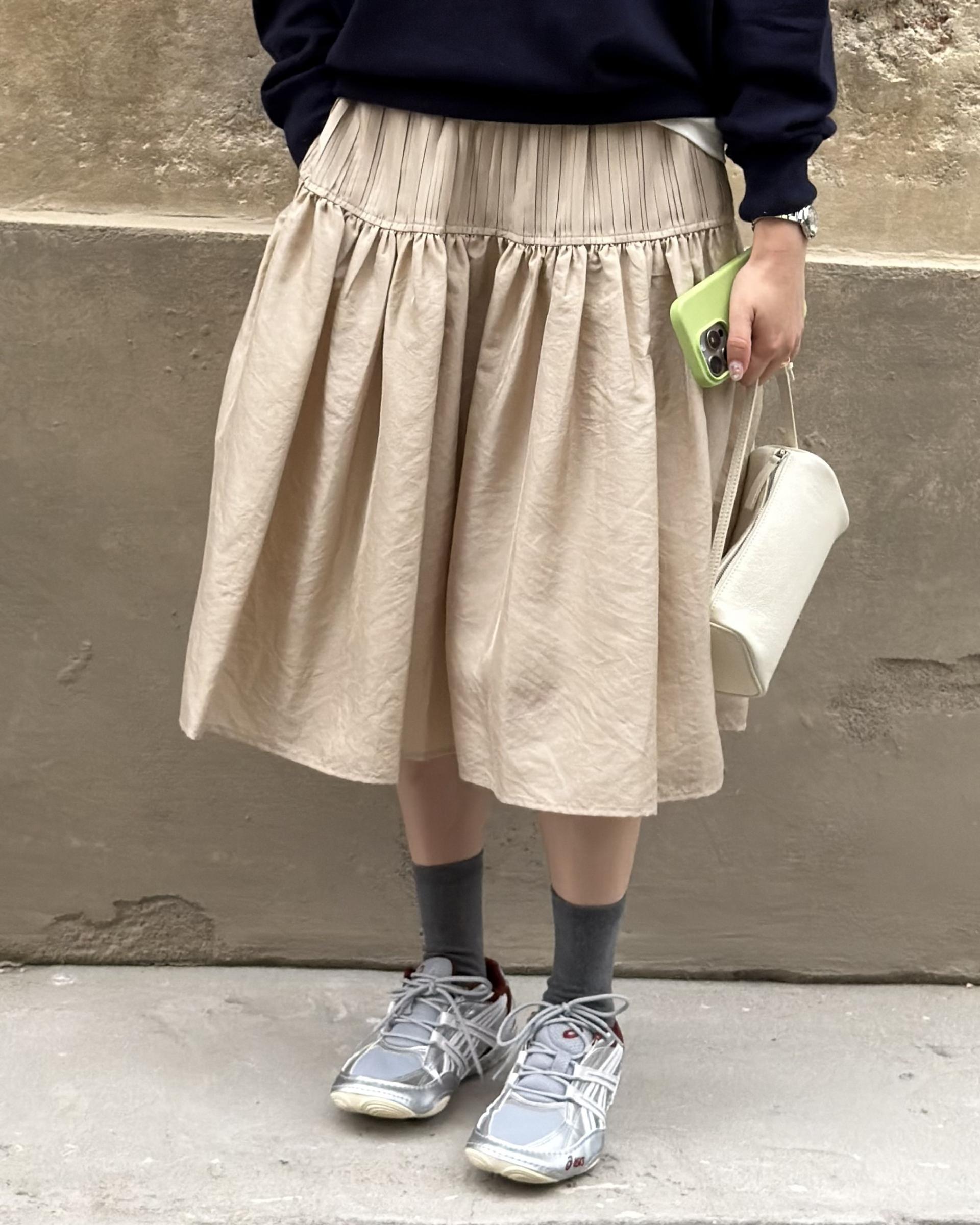marge pintuck skirt (milk beige/charcoal)
