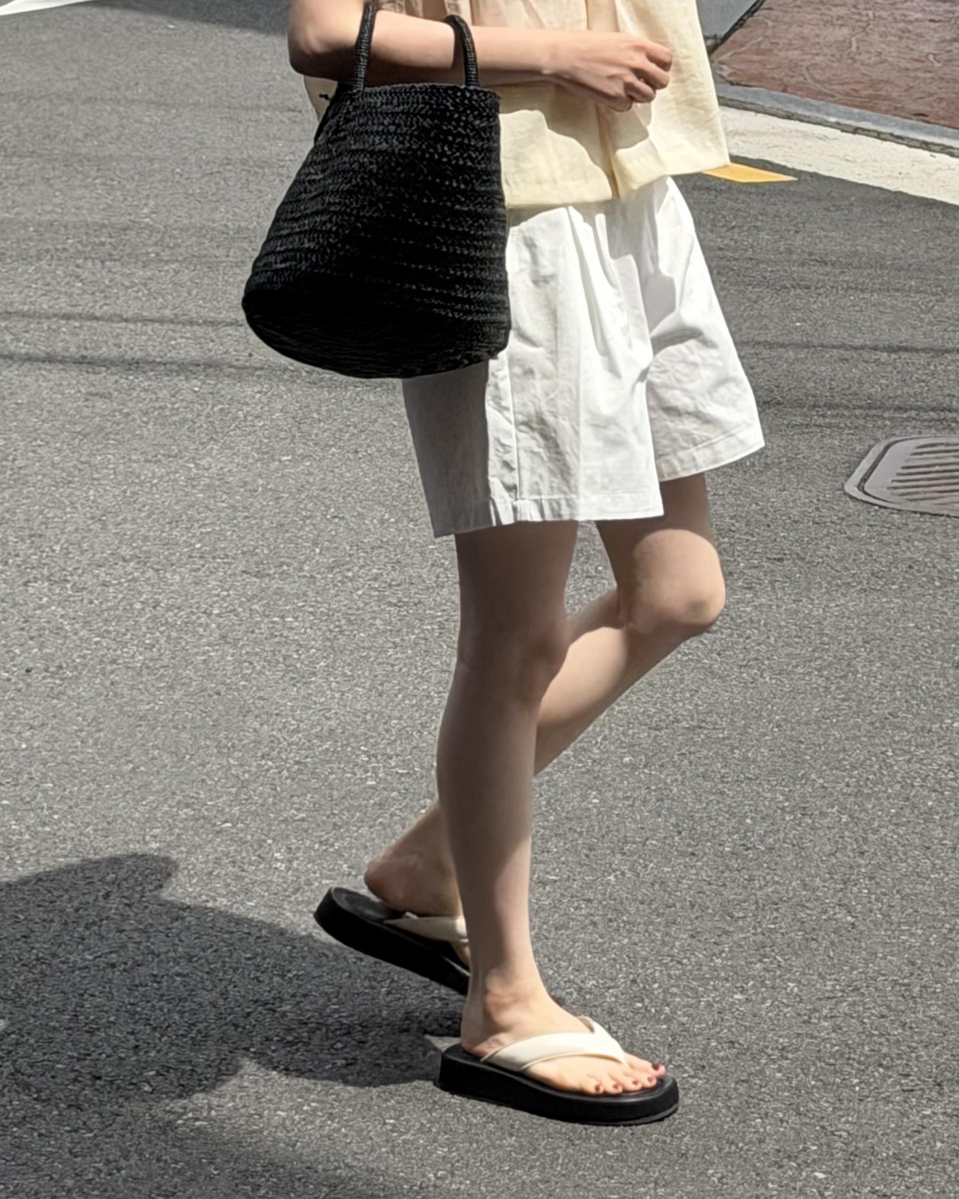 row half pants (beige/white)