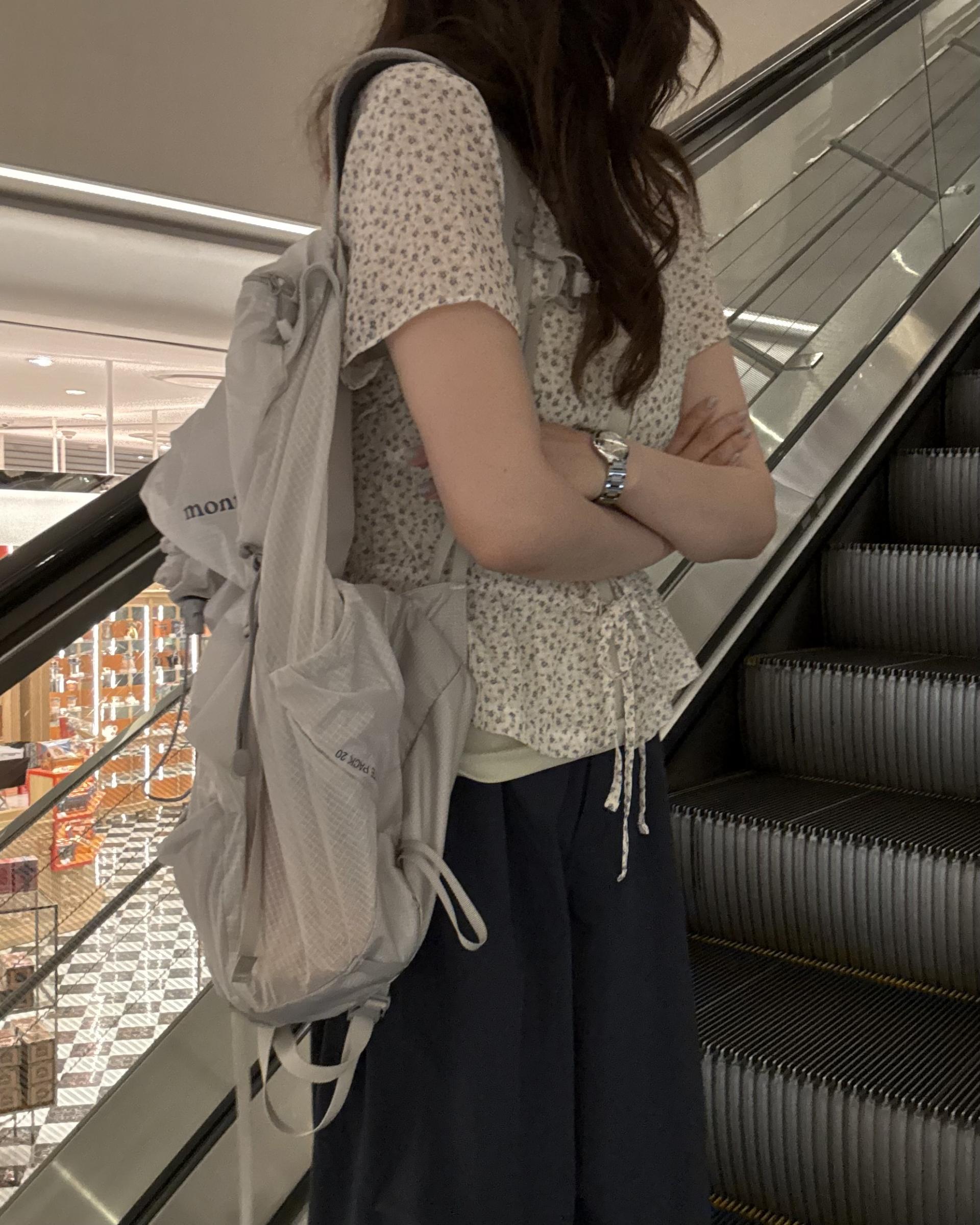 molly flower blouse (cream/navy)