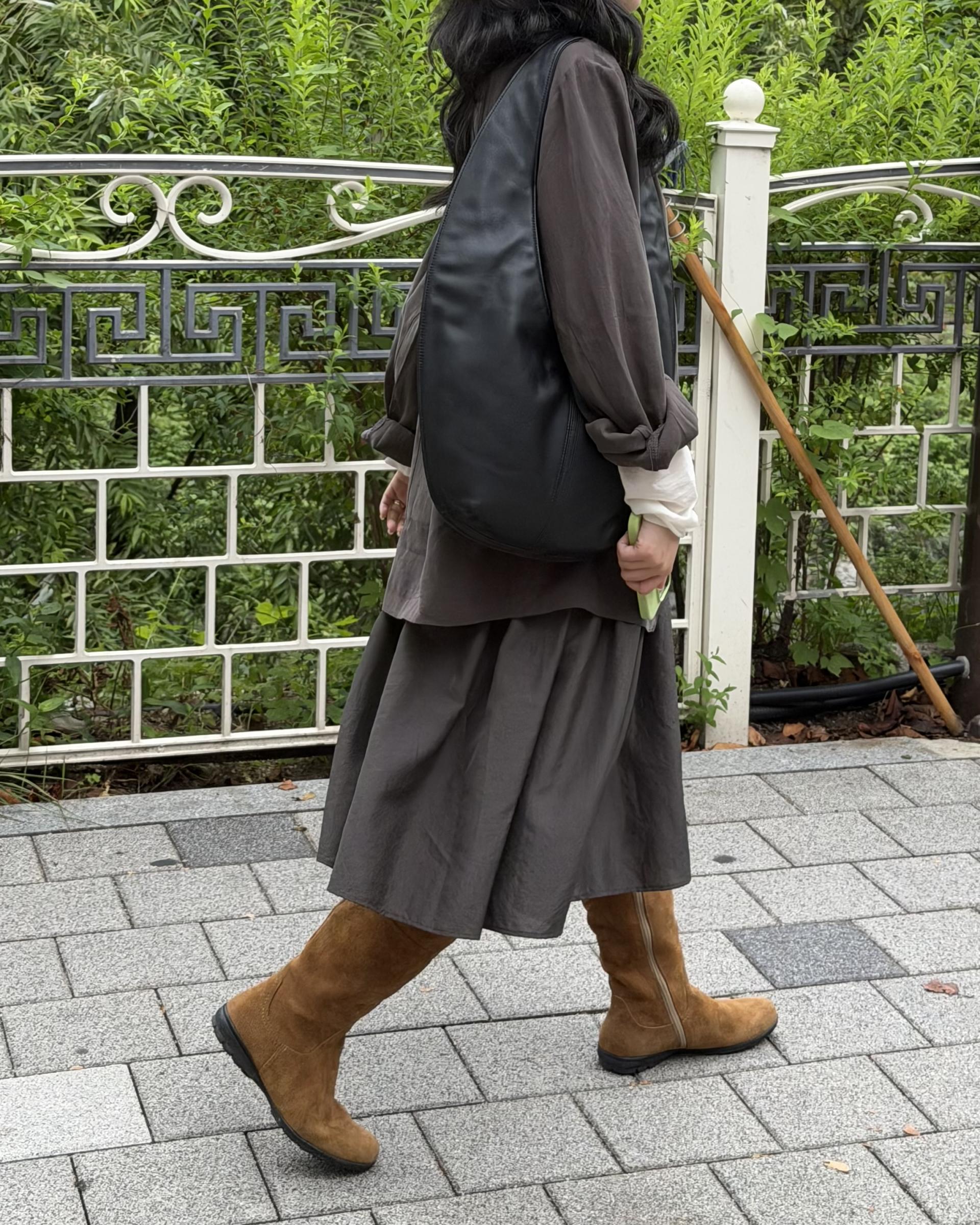 marge pintuck skirt (milk beige/charcoal)