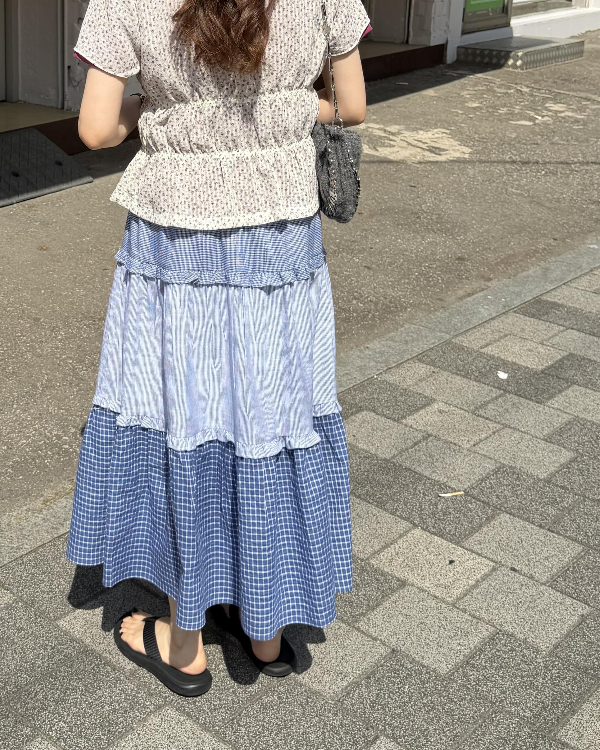 gummy check skirt