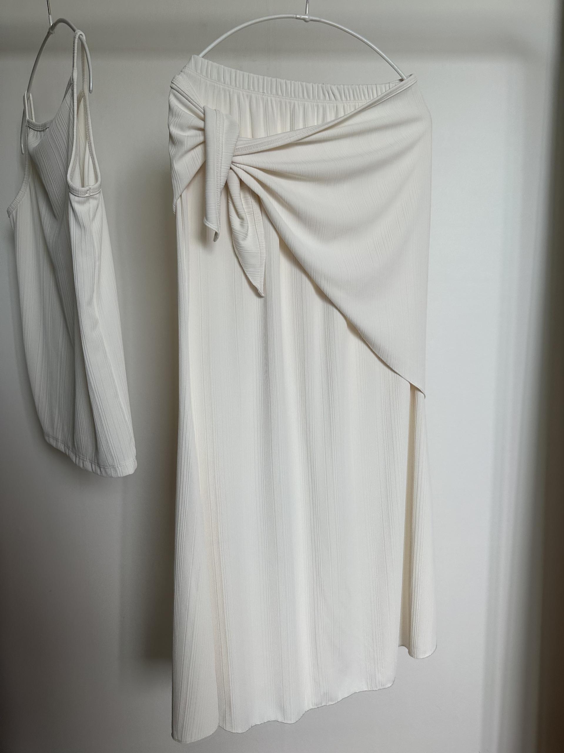noodle skit (cream/black)