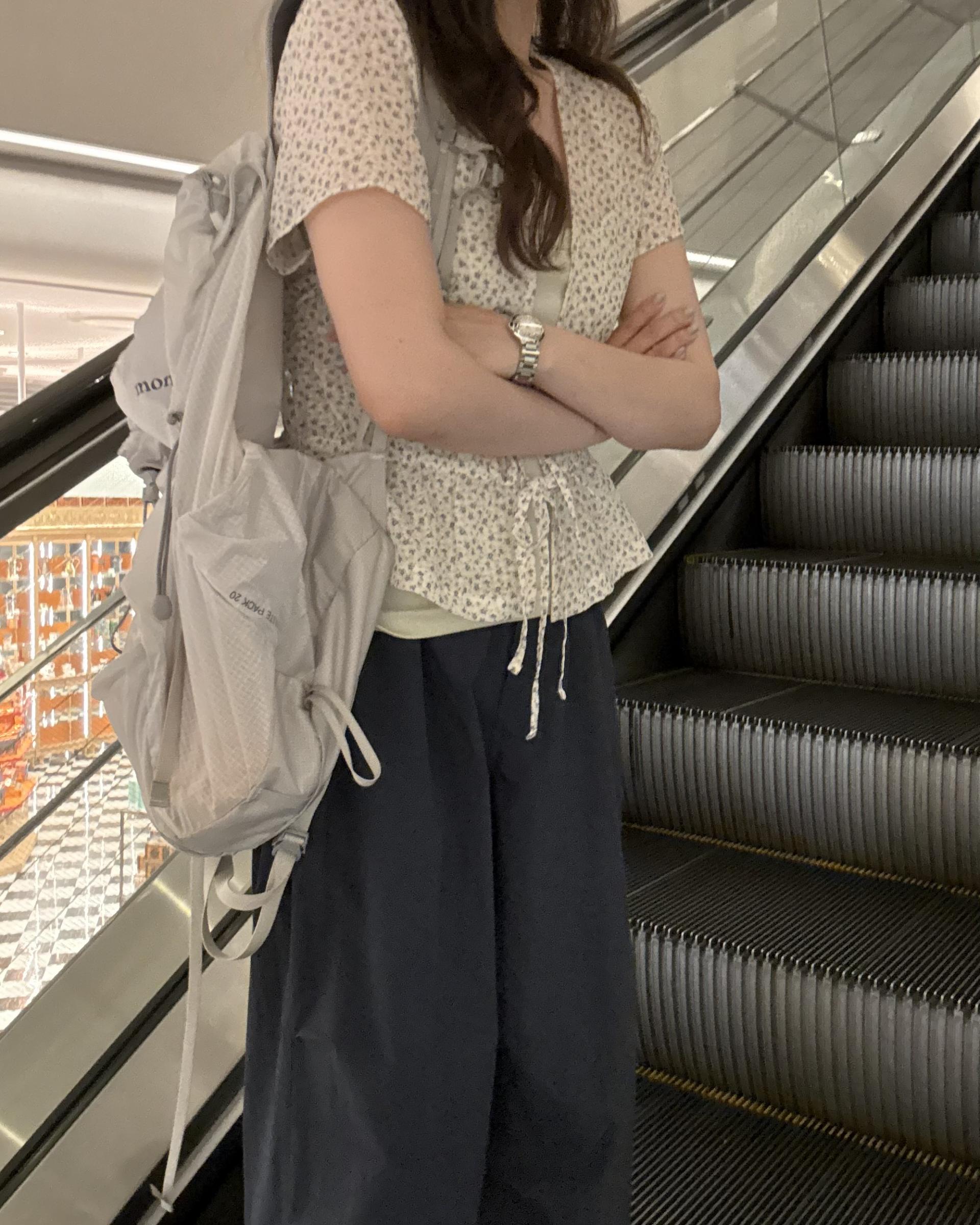 molly flower blouse (cream/navy)
