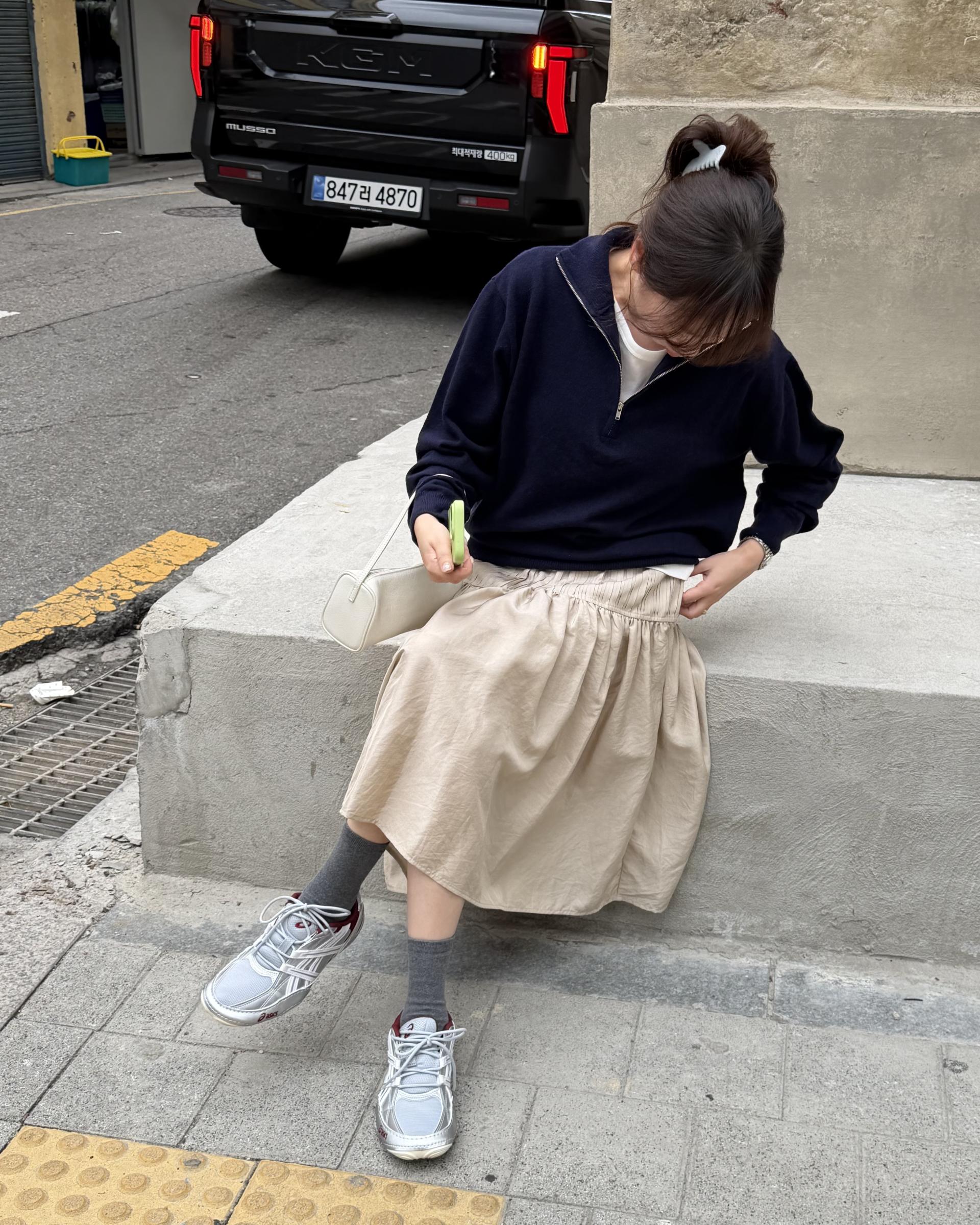 marge pintuck skirt (milk beige/charcoal)